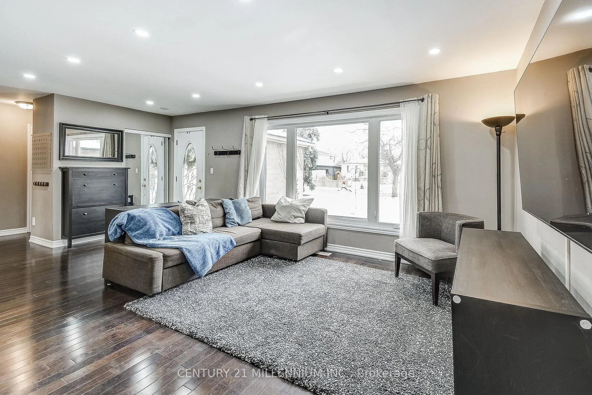 Photo 8 of 10 Evesham Crescent, Brampton, Southgate — HOMEH