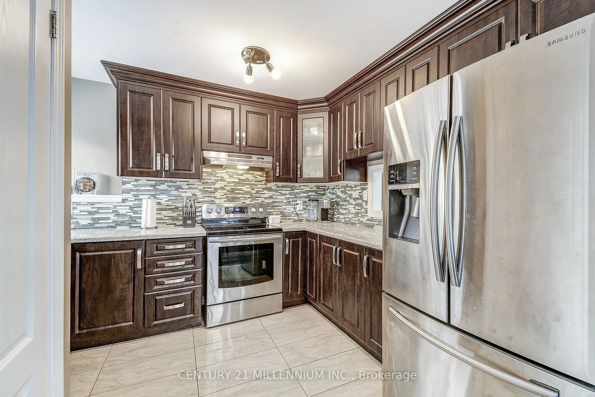 Photo 12 of 10 Evesham Crescent, Brampton, Southgate — HOMEH