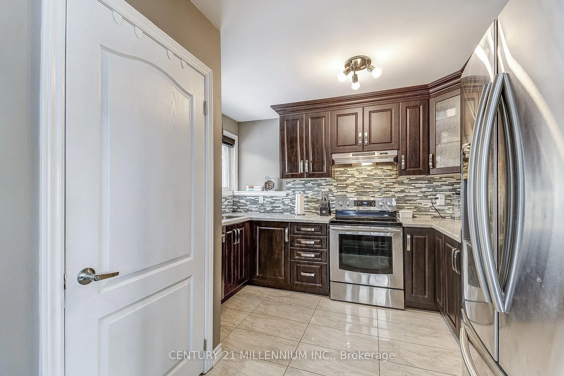 Photo 13 of 10 Evesham Crescent, Brampton, Southgate — HOMEH