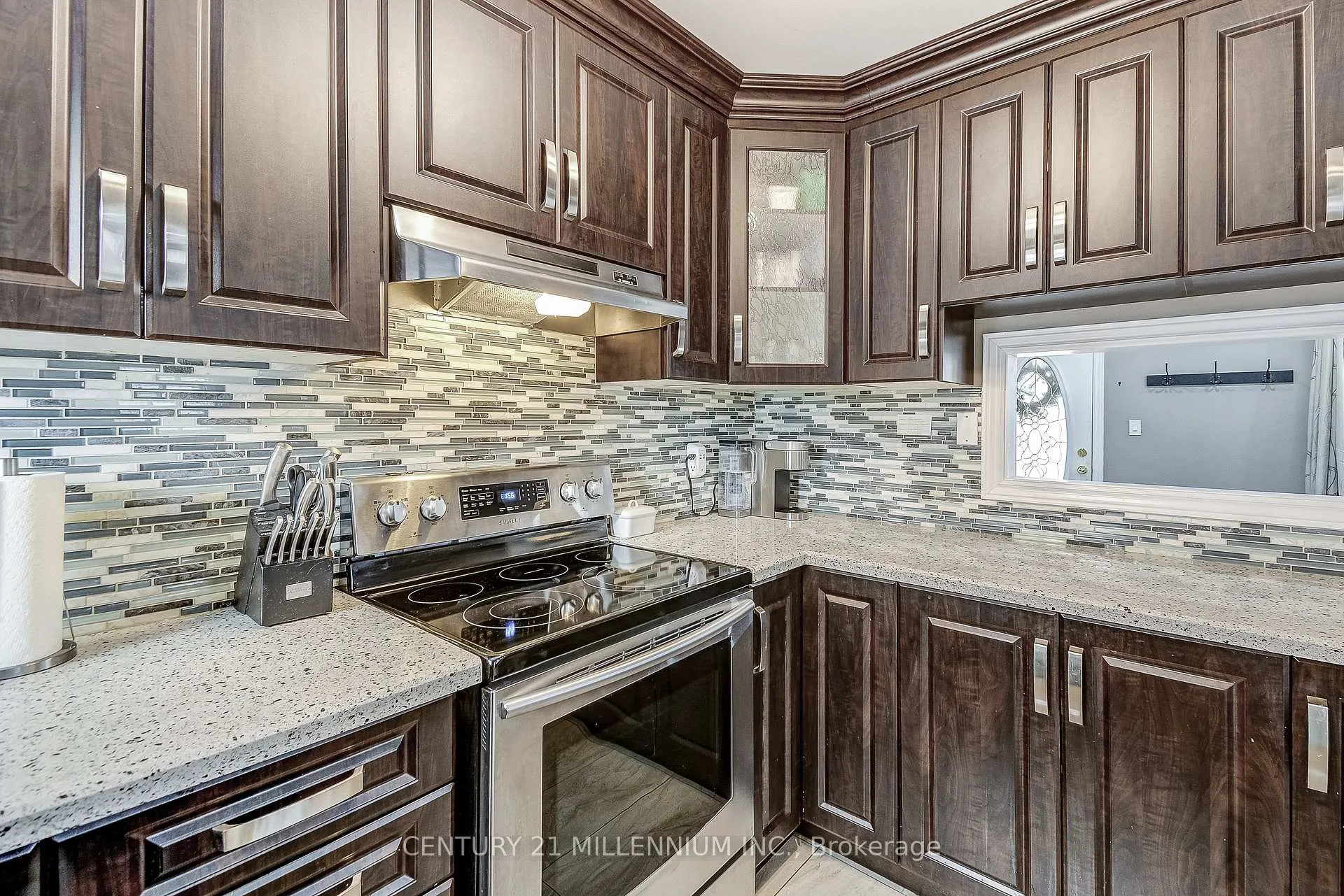 Photo 16 of 10 Evesham Crescent, Brampton, Southgate — HOMEH