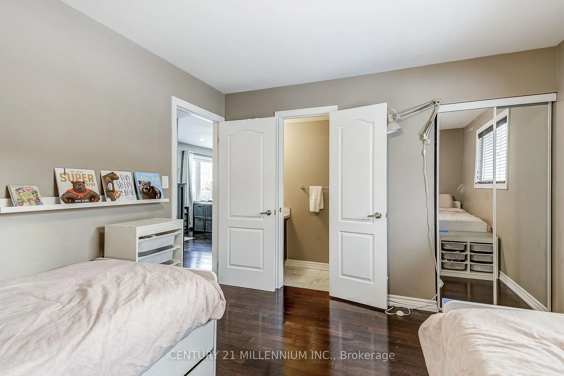 Photo 18 of 10 Evesham Crescent, Brampton, Southgate — HOMEH
