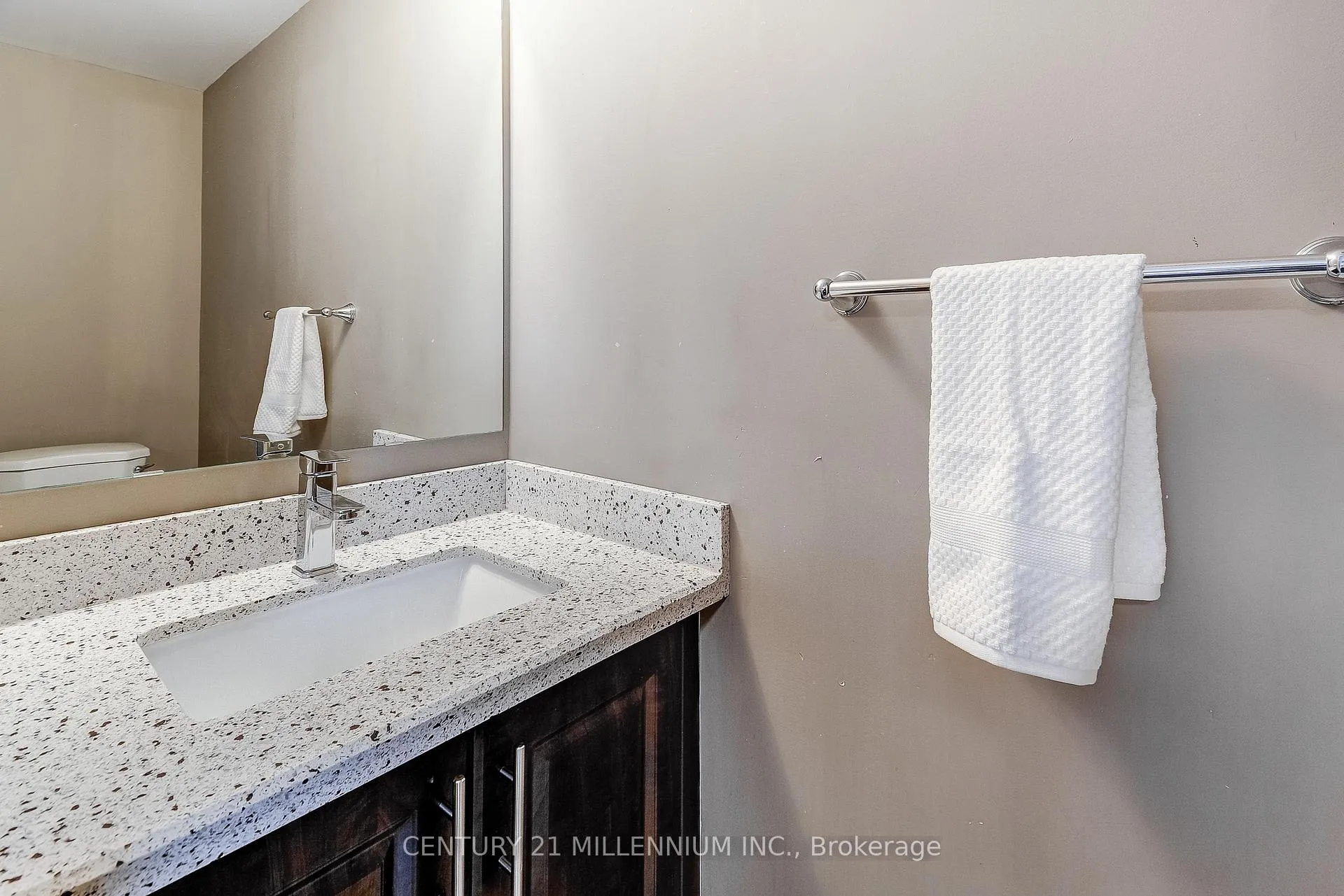 Photo 19 of 10 Evesham Crescent, Brampton, Southgate — HOMEH