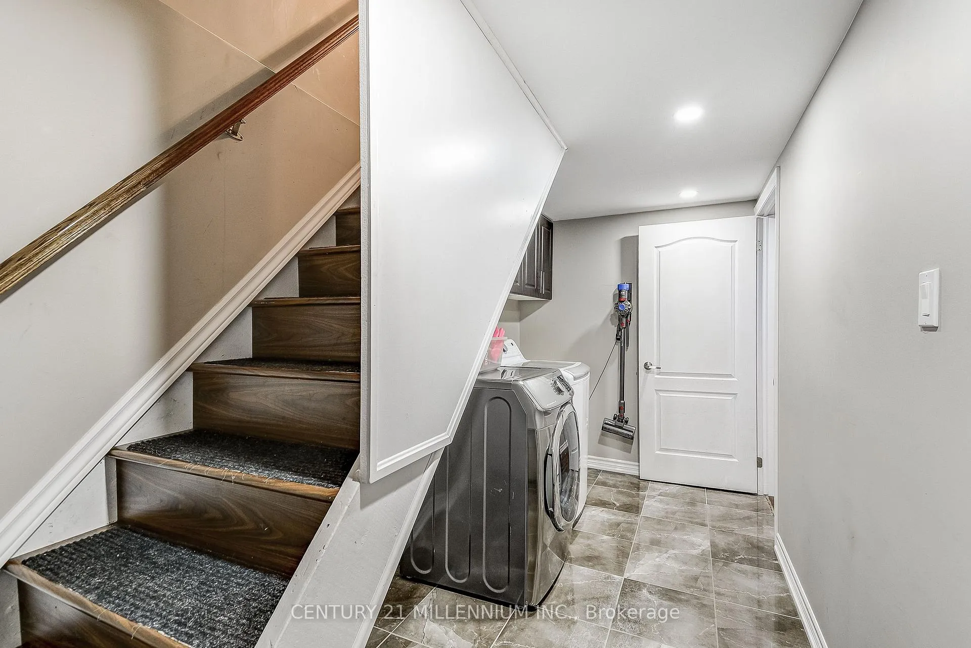Photo 26 of 10 Evesham Crescent, Brampton, Southgate — HOMEH