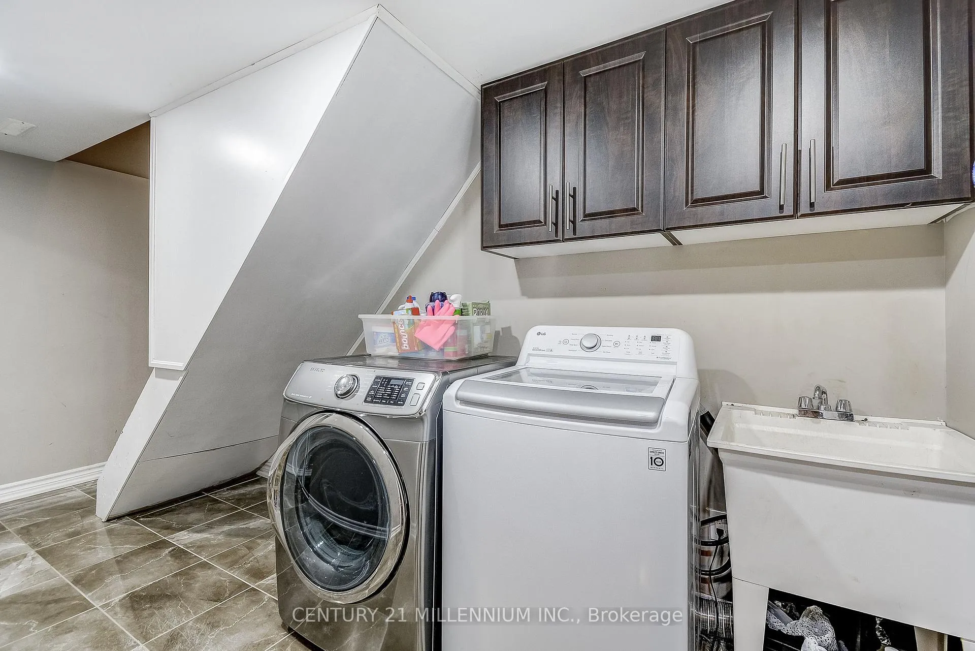 Photo 27 of 10 Evesham Crescent, Brampton, Southgate — HOMEH