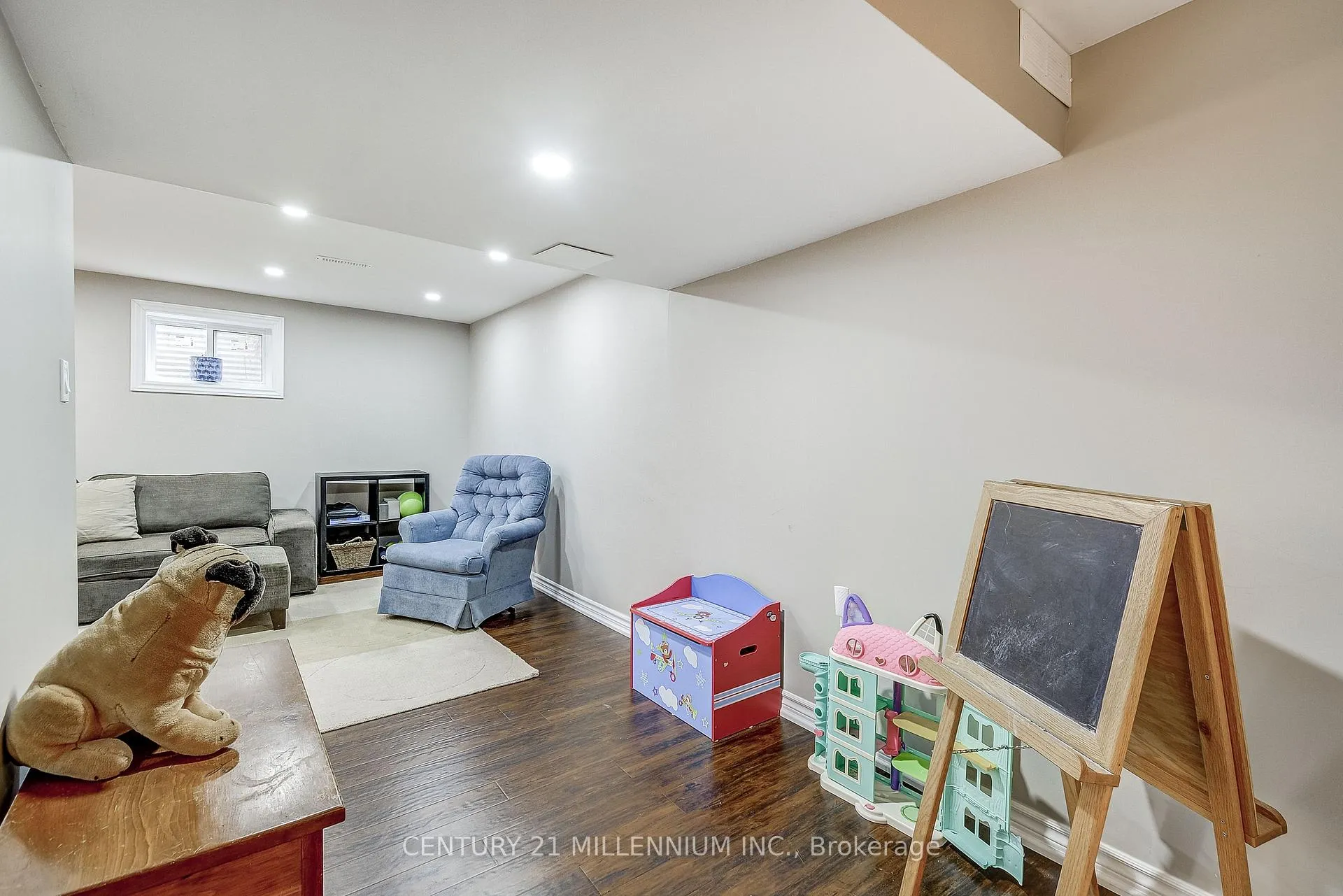 Photo 31 of 10 Evesham Crescent, Brampton, Southgate — HOMEH