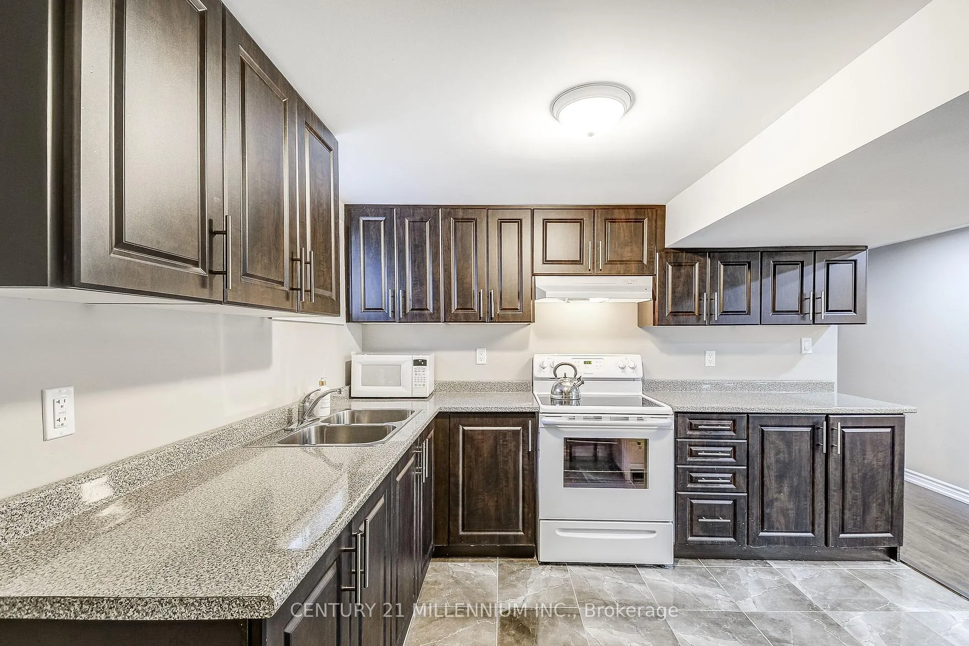 Photo 35 of 10 Evesham Crescent, Brampton, Southgate — HOMEH