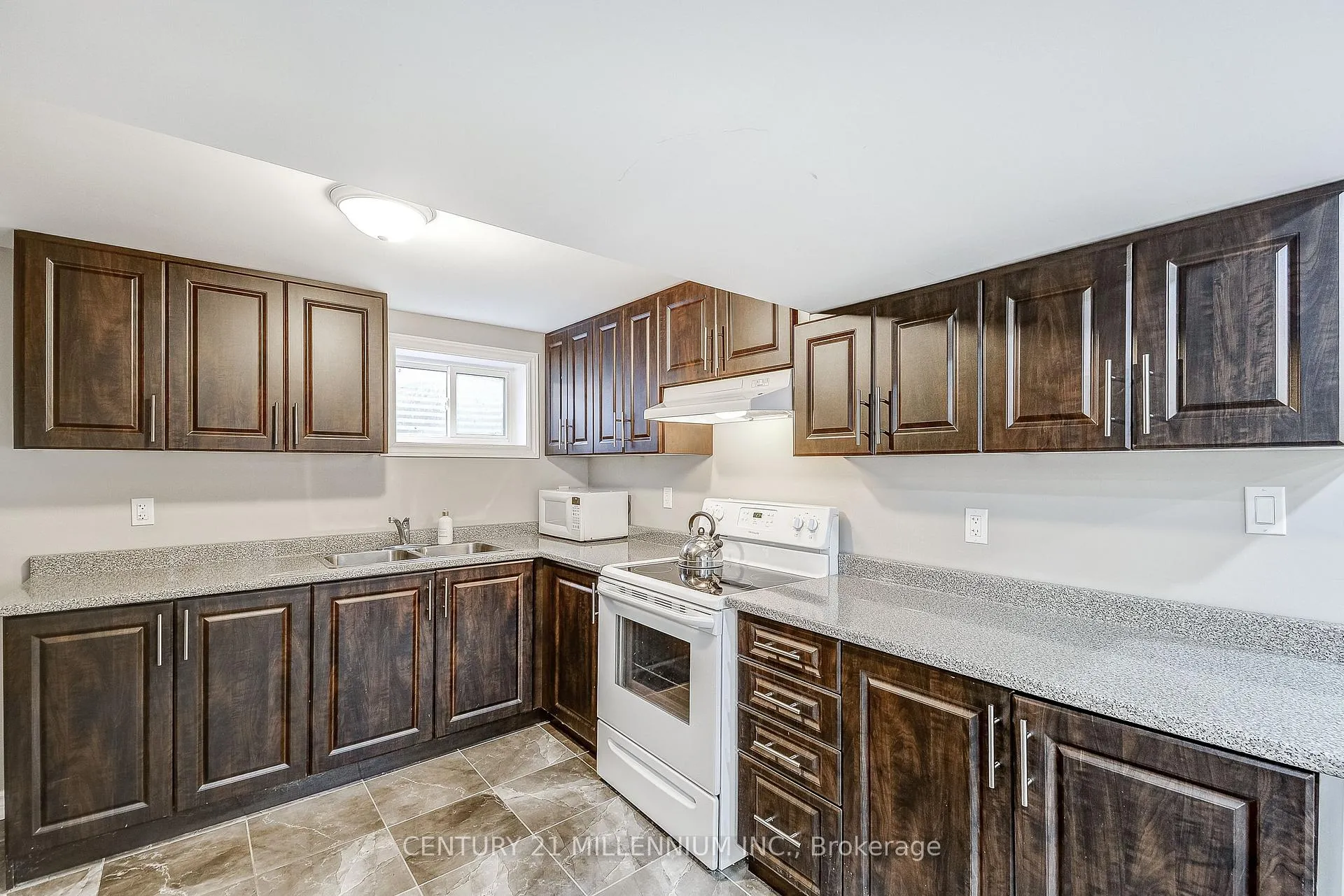 Photo 37 of 10 Evesham Crescent, Brampton, Southgate — HOMEH