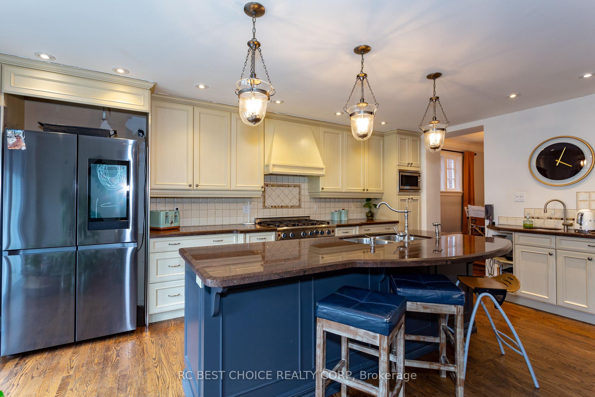 Photo 10 of 39 Bessborough Drive, Toronto, Leaside — HOMEH