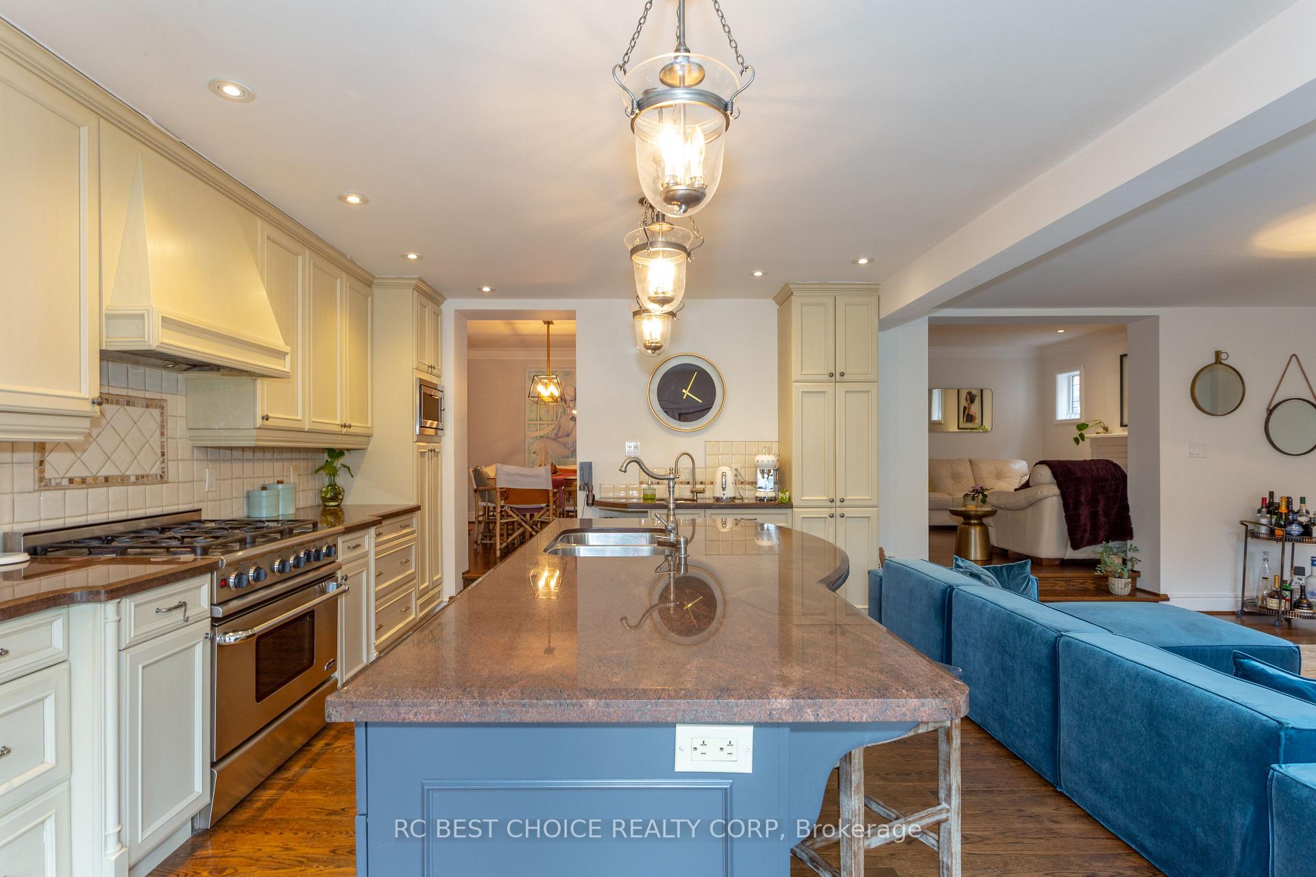 Photo 11 of 39 Bessborough Drive, Toronto, Leaside — HOMEH