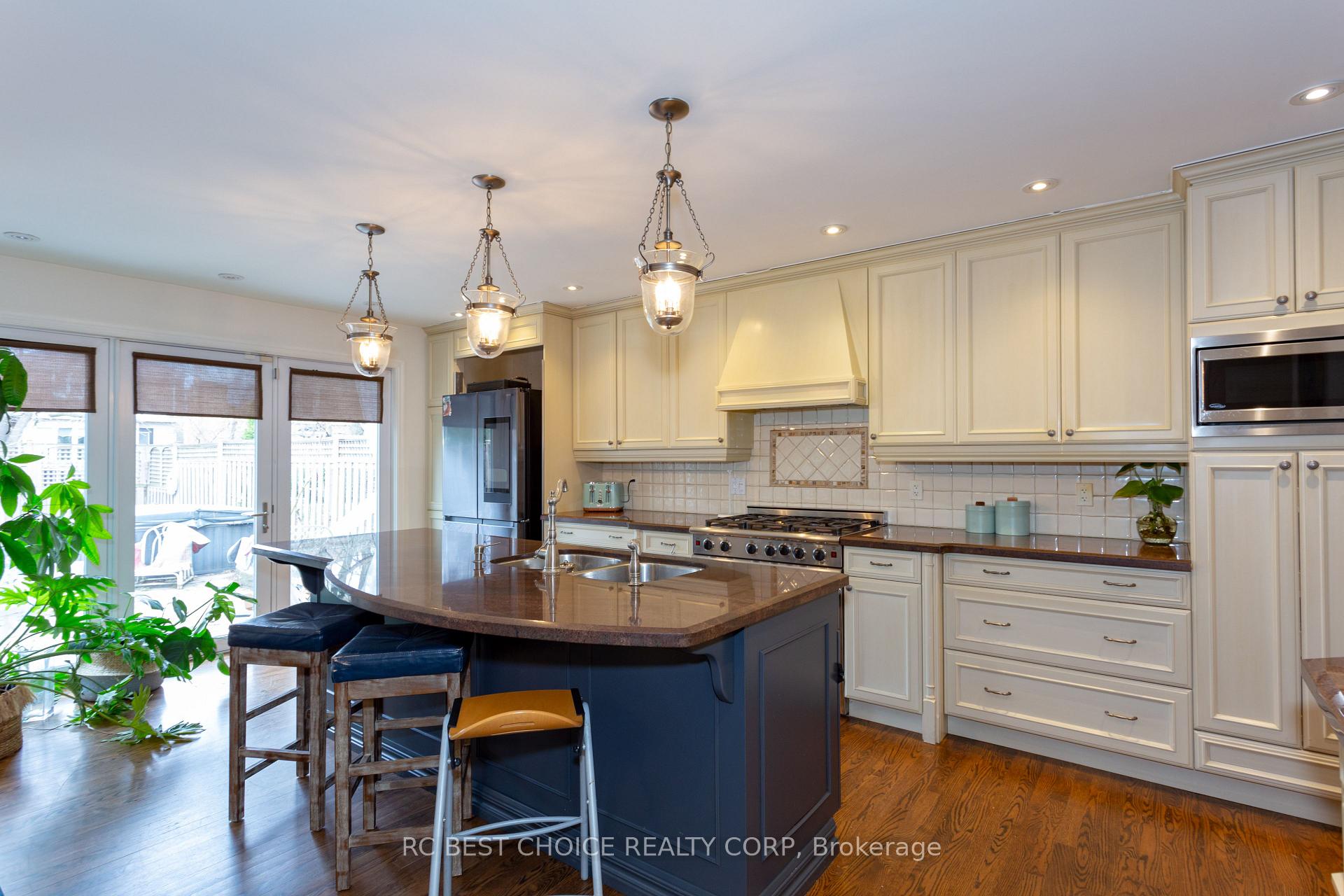 Photo 12 of 39 Bessborough Drive, Toronto, Leaside — HOMEH