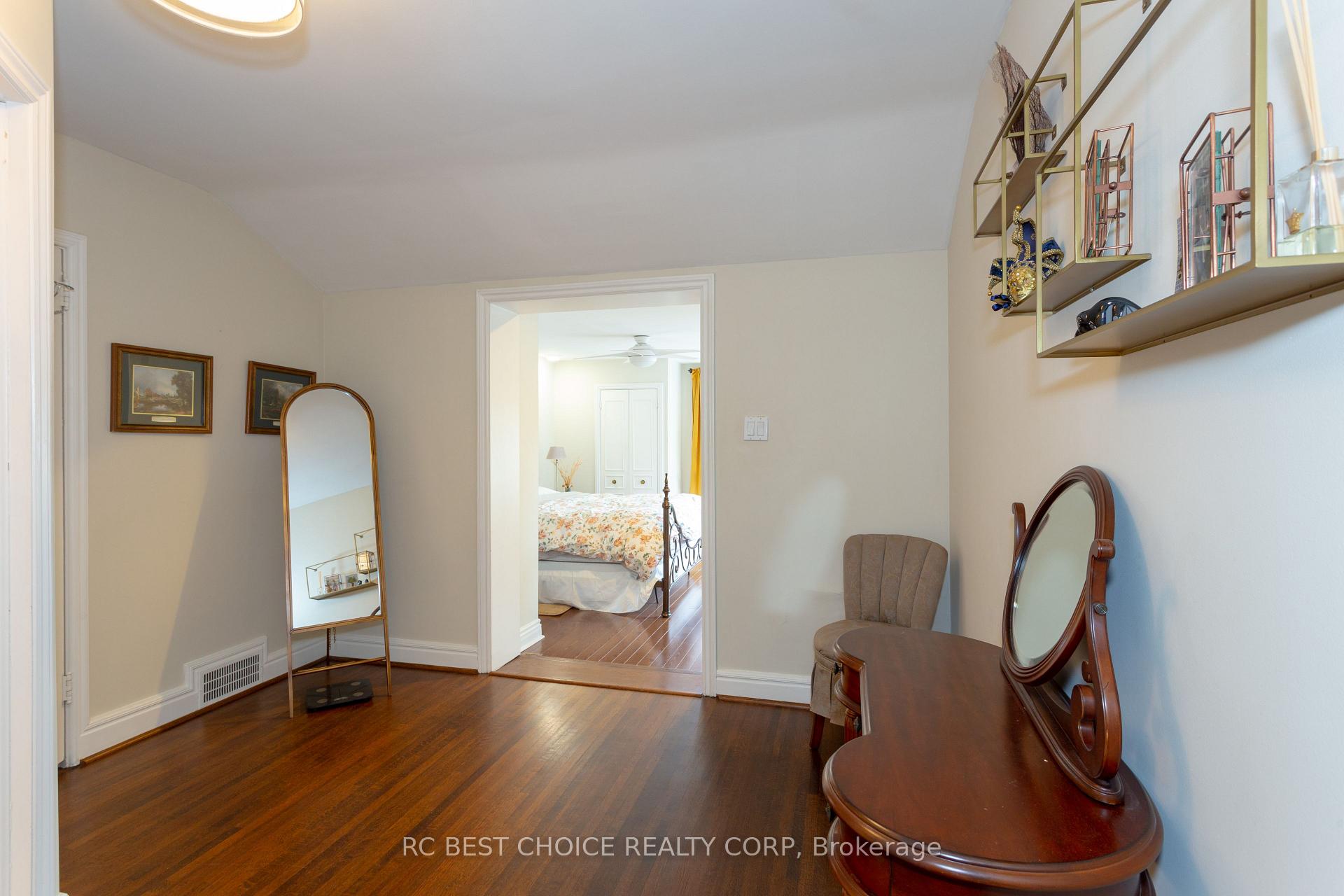 Photo 16 of 39 Bessborough Drive, Toronto, Leaside — HOMEH