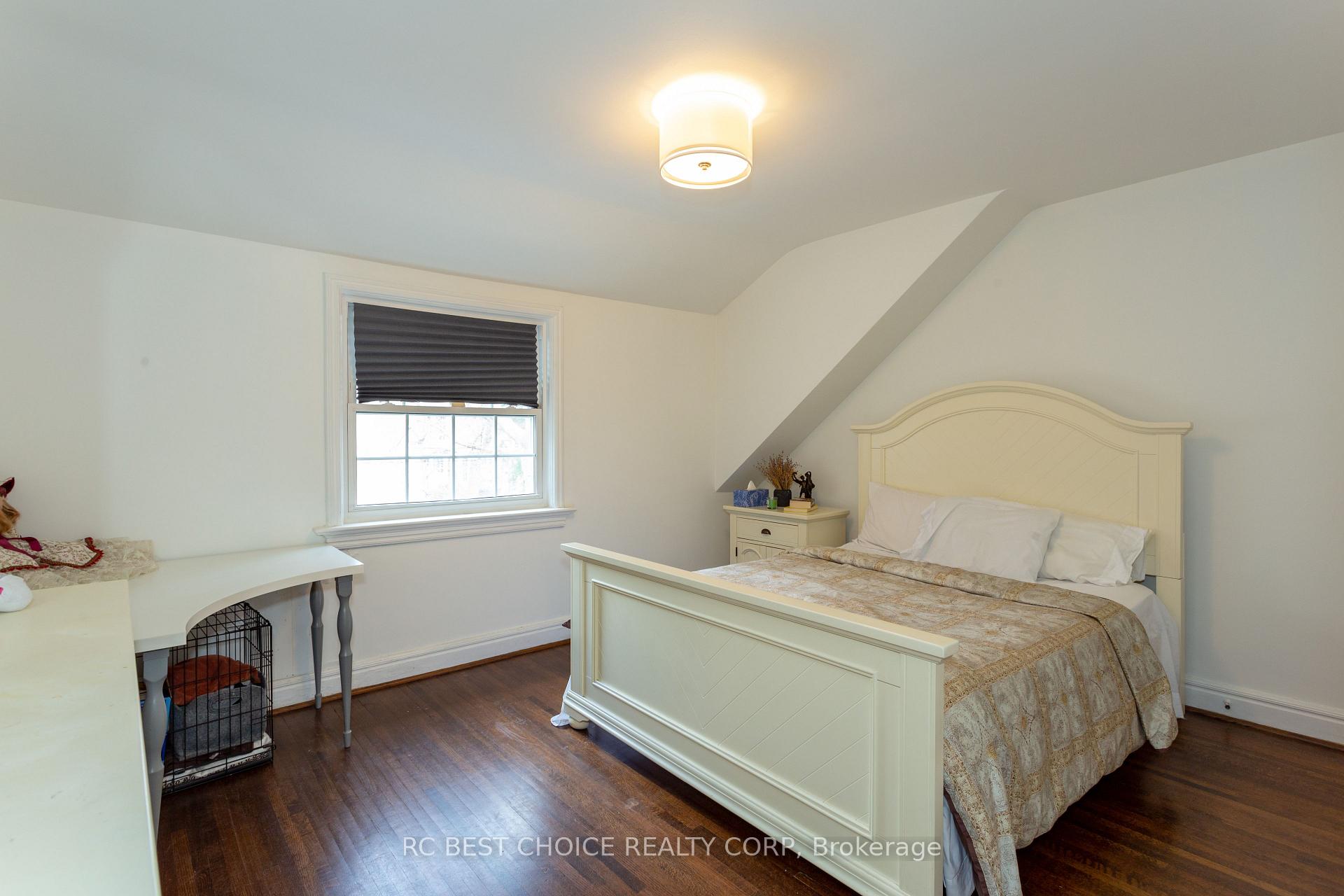 Photo 21 of 39 Bessborough Drive, Toronto, Leaside — HOMEH