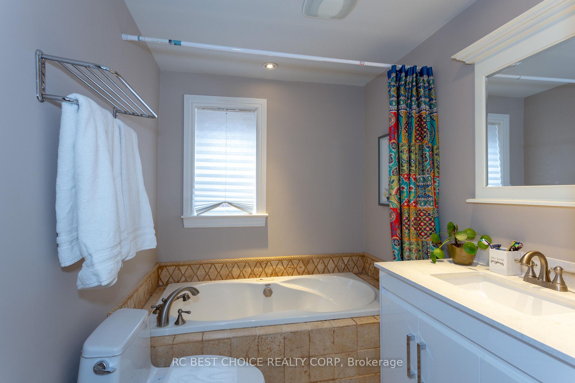 Photo 22 of 39 Bessborough Drive, Toronto, Leaside — HOMEH