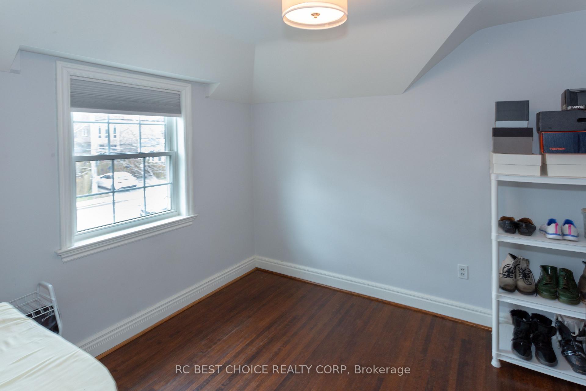 Photo 24 of 39 Bessborough Drive, Toronto, Leaside — HOMEH