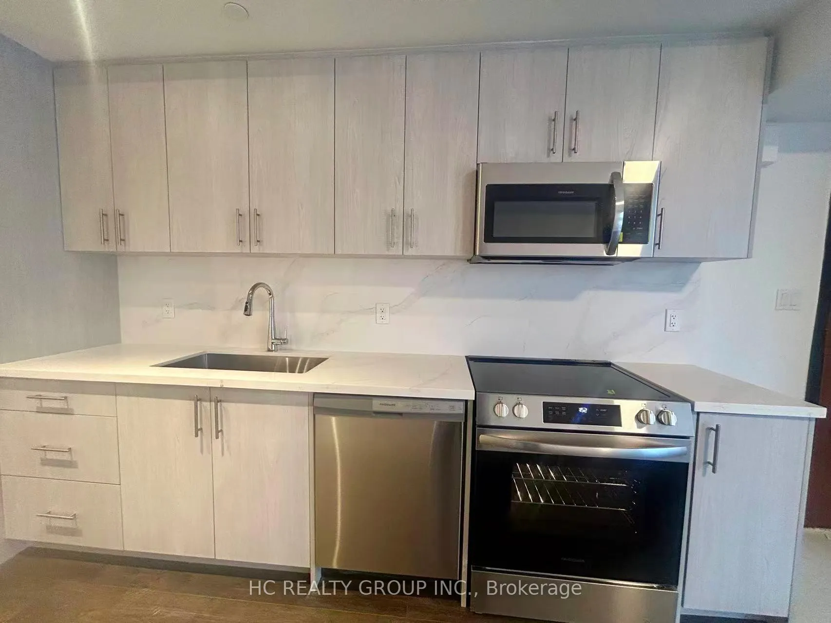 Photo 6 of Unit 518, 30 Markdale Lane, Markham, Middlefield — HOMEH
