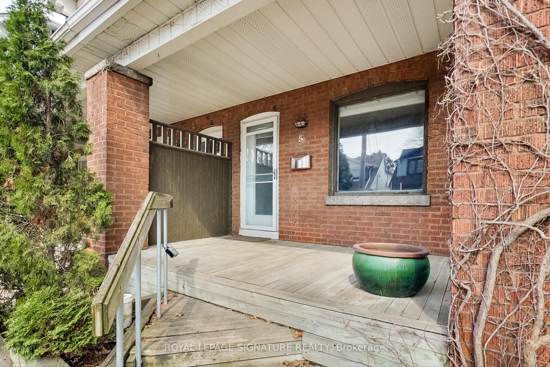 Photo 2 of 5 Forsyth Road, Toronto, Mount Pleasant East — HOMEH