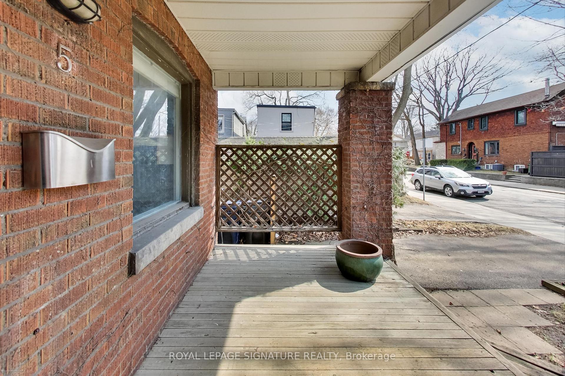 Photo 4 of 5 Forsyth Road, Toronto, Mount Pleasant East — HOMEH