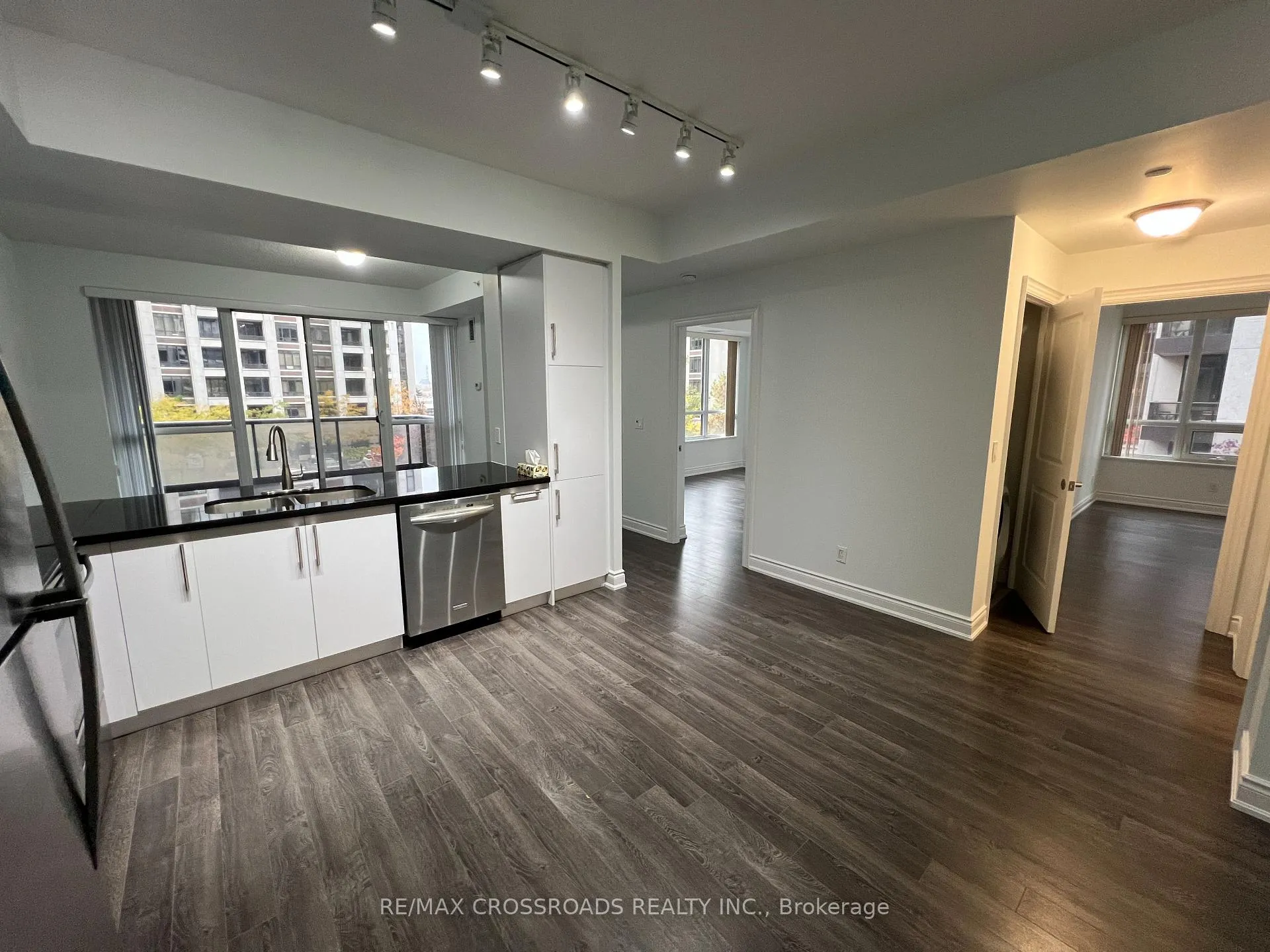 Photo 2 of Unit 502, 38 Cedarland Drive, Markham, Unionville — HOMEH