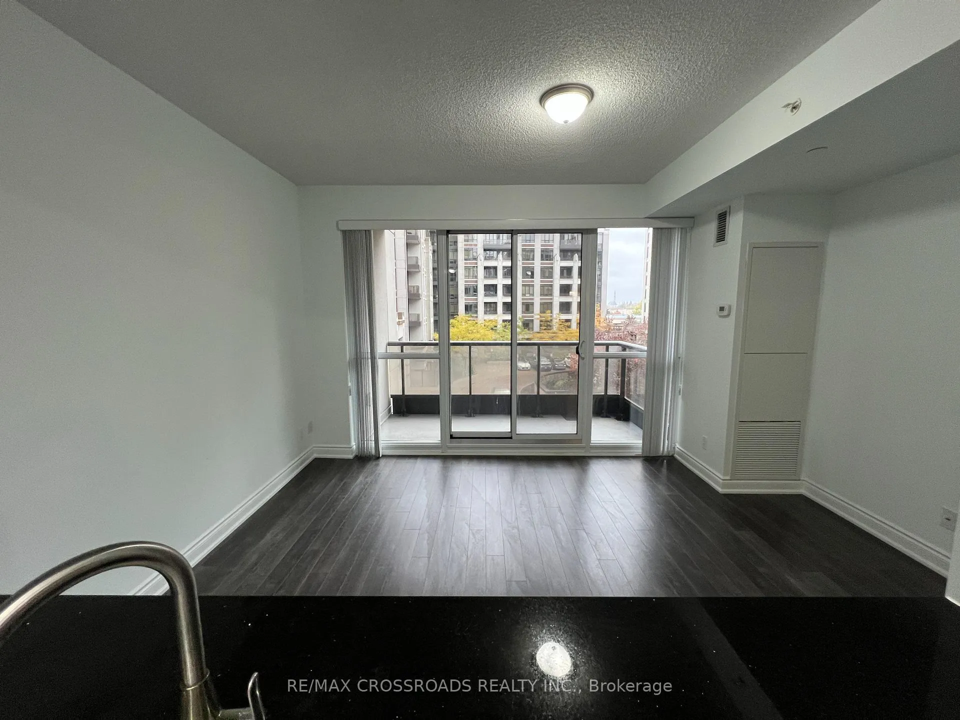 Photo 4 of Unit 502, 38 Cedarland Drive, Markham, Unionville — HOMEH
