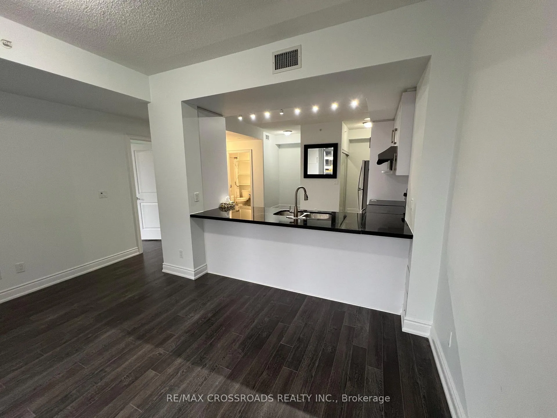 Photo 6 of Unit 502, 38 Cedarland Drive, Markham, Unionville — HOMEH