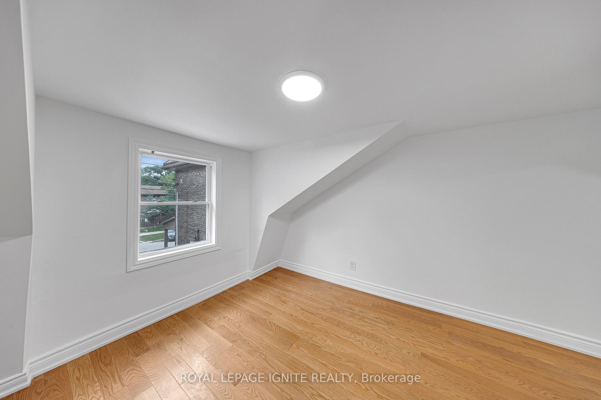 Photo 11 of 148 Barrington Avenue, Toronto, Crescent Town — HOMEH