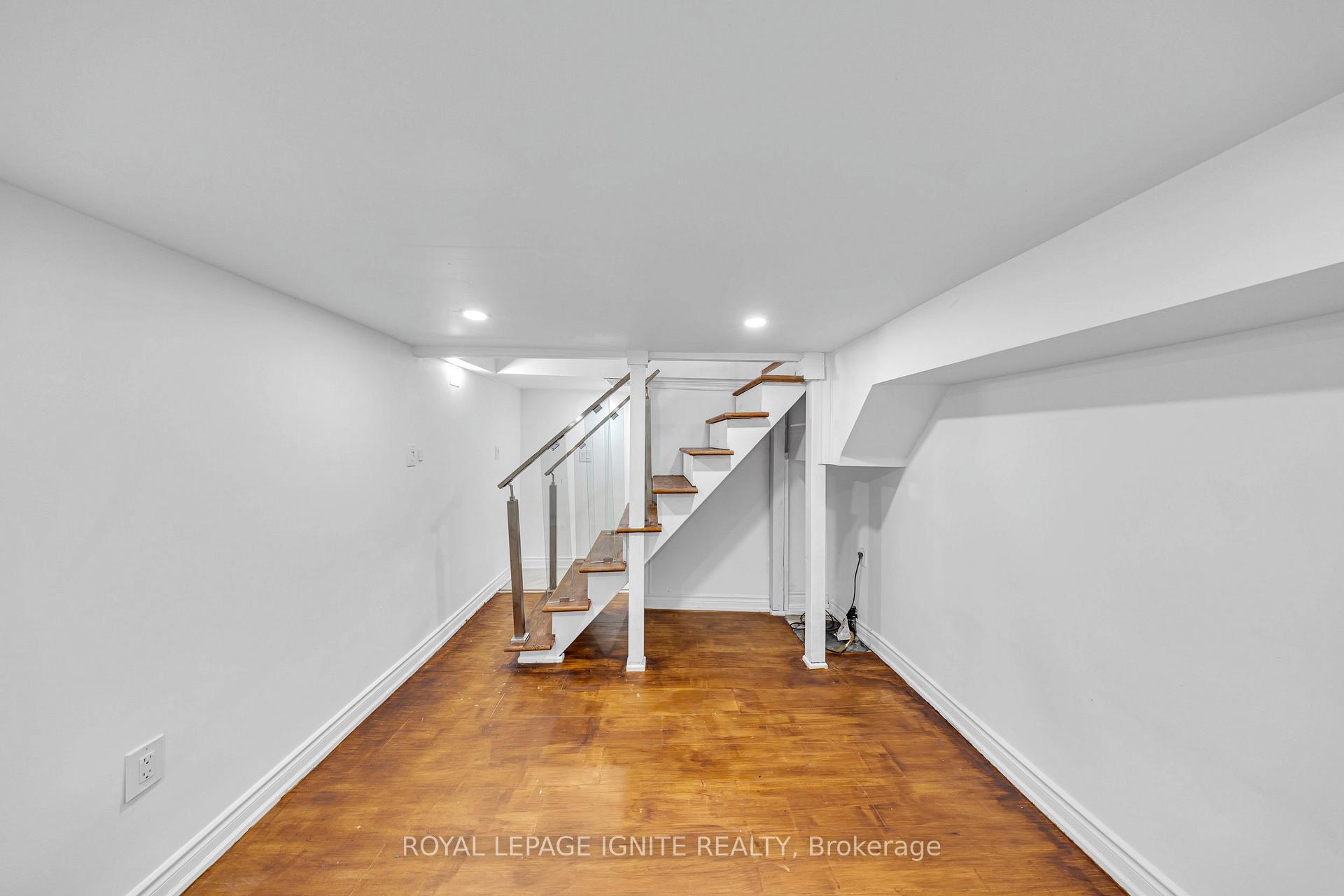 Photo 14 of 148 Barrington Avenue, Toronto, Crescent Town — HOMEH