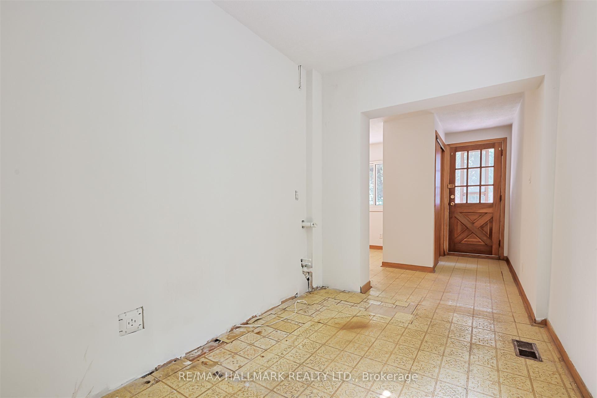 Photo 13 of 95 Corley Avenue, Toronto, East End-Danforth — HOMEH