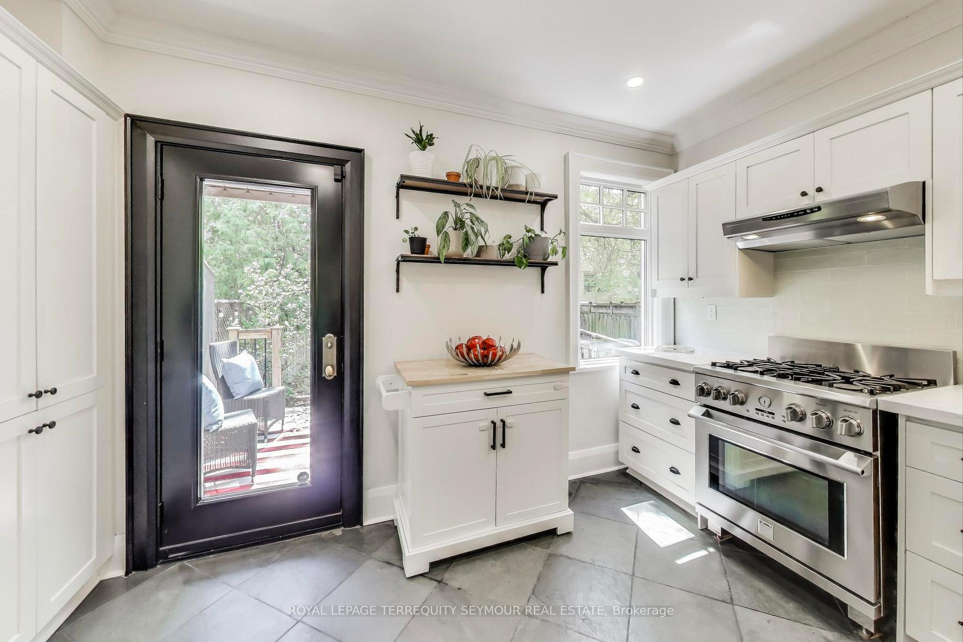 Photo 10 of 351 Roehampton Avenue, Toronto, Mount Pleasant East — HOMEH