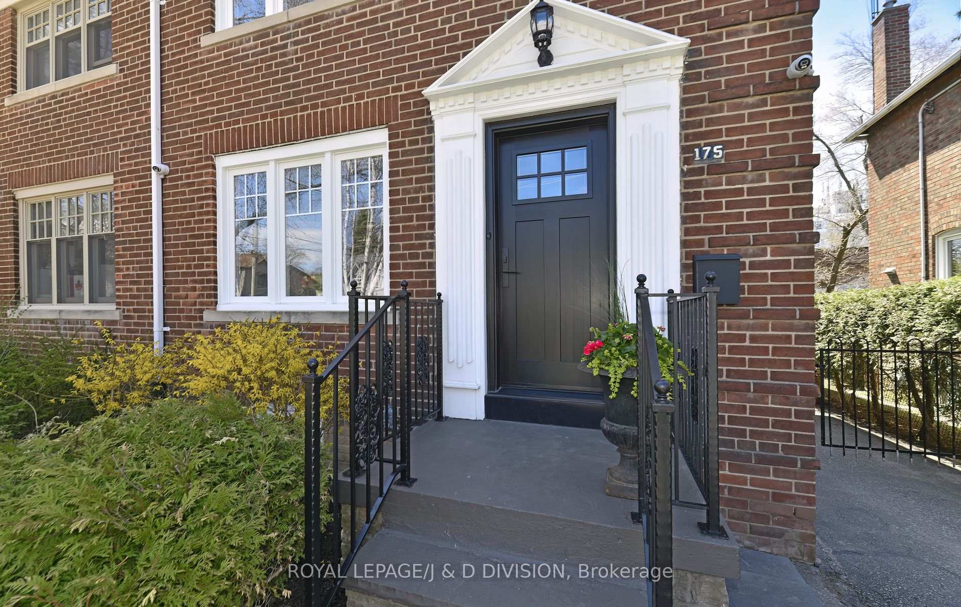 Photo 2 of 175 Donlea Drive, Toronto, Leaside — HOMEH