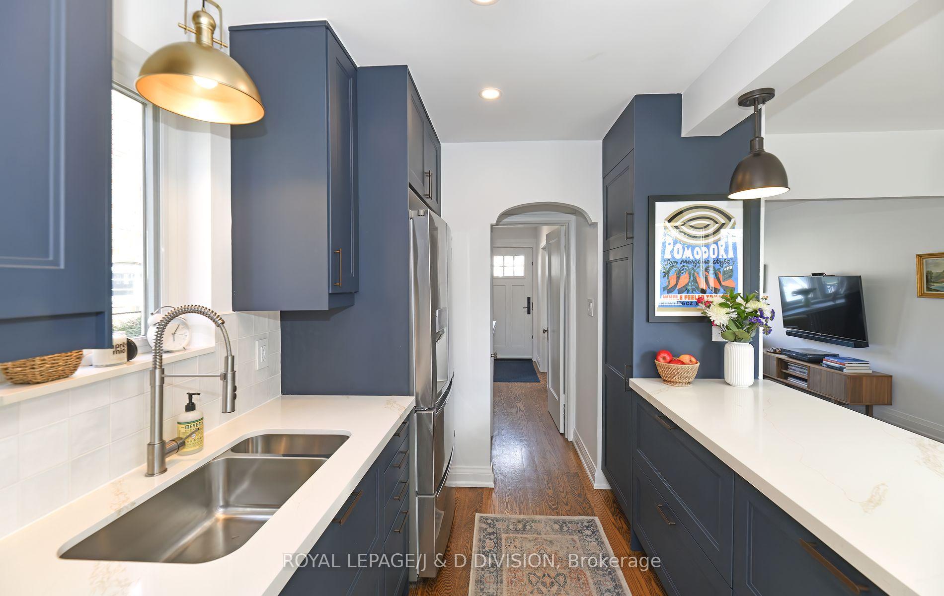 Photo 11 of 175 Donlea Drive, Toronto, Leaside — HOMEH