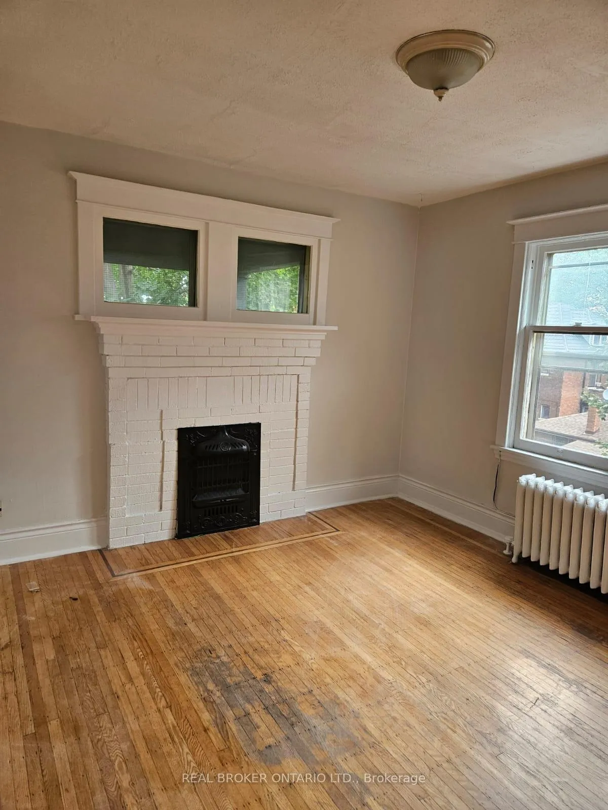 Photo 3 of Unit 6, 985 Main Street E, Hamilton, Crown Point — HOMEH