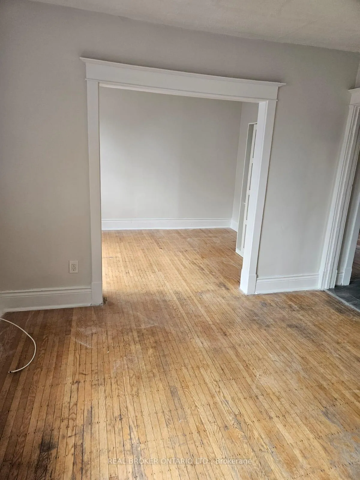 Photo 5 of Unit 6, 985 Main Street E, Hamilton, Crown Point — HOMEH