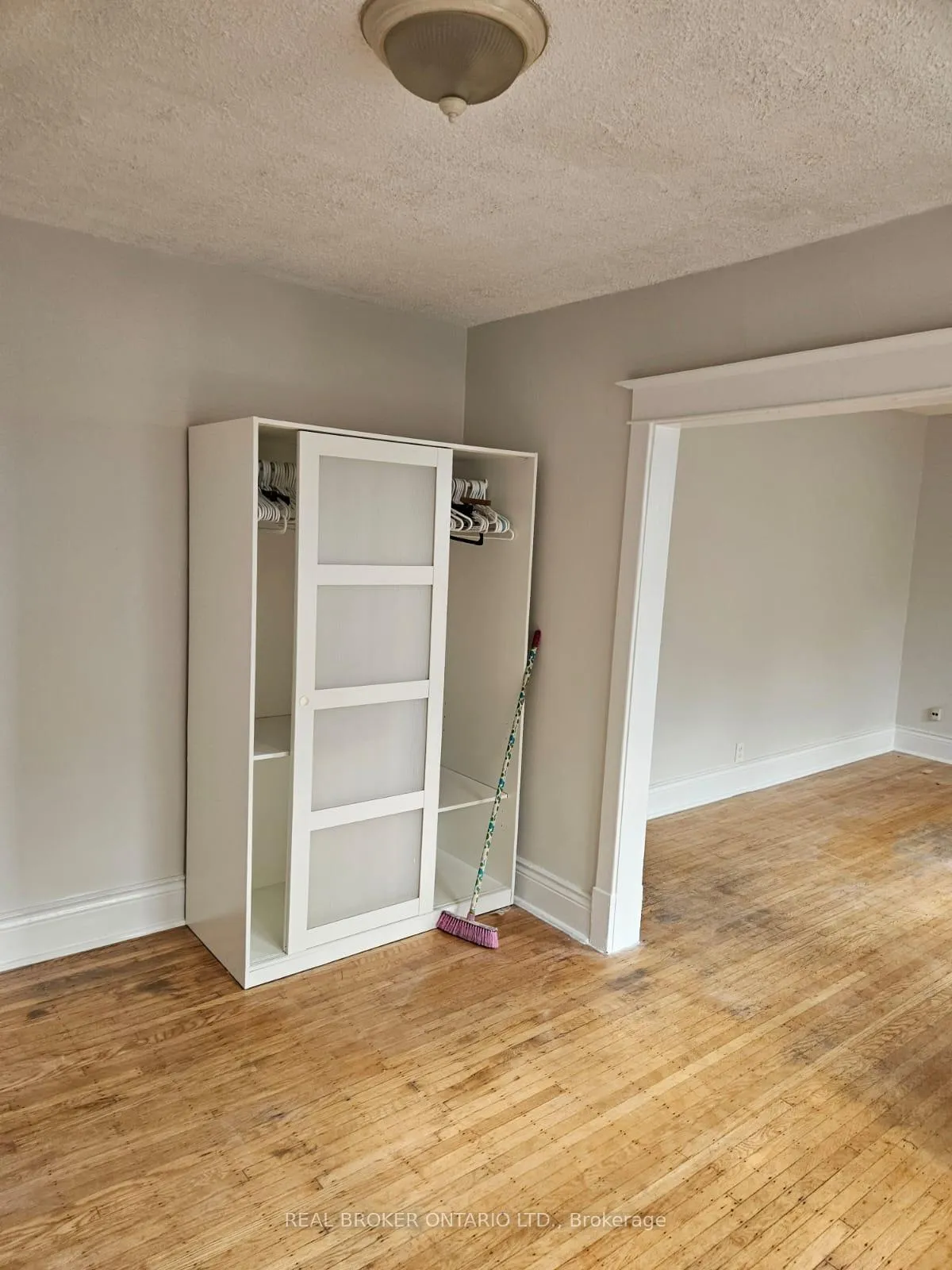 Photo 7 of Unit 6, 985 Main Street E, Hamilton, Crown Point — HOMEH