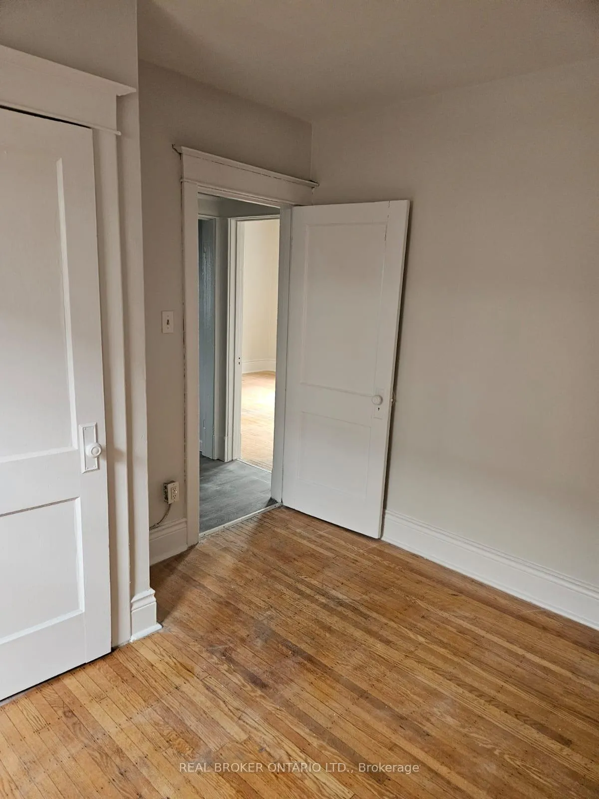 Photo 9 of Unit 6, 985 Main Street E, Hamilton, Crown Point — HOMEH