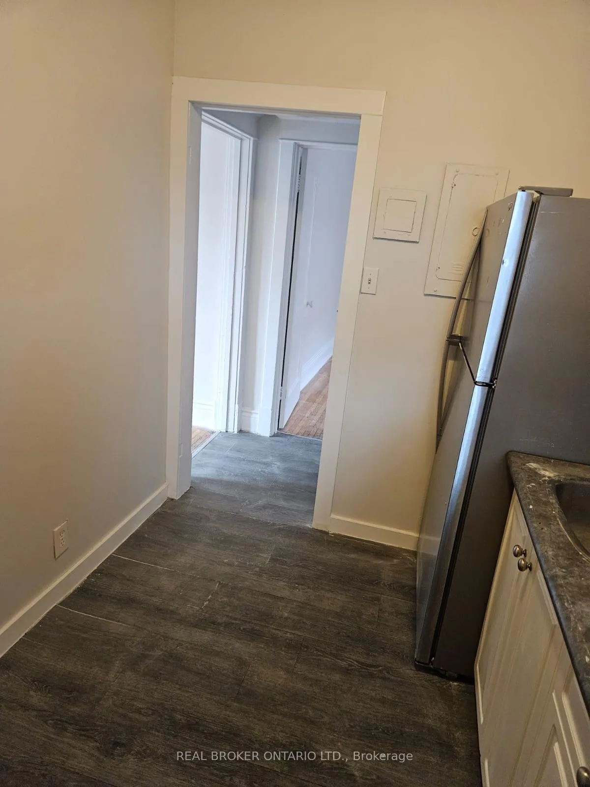 Photo 10 of Unit 6, 985 Main Street E, Hamilton, Crown Point — HOMEH