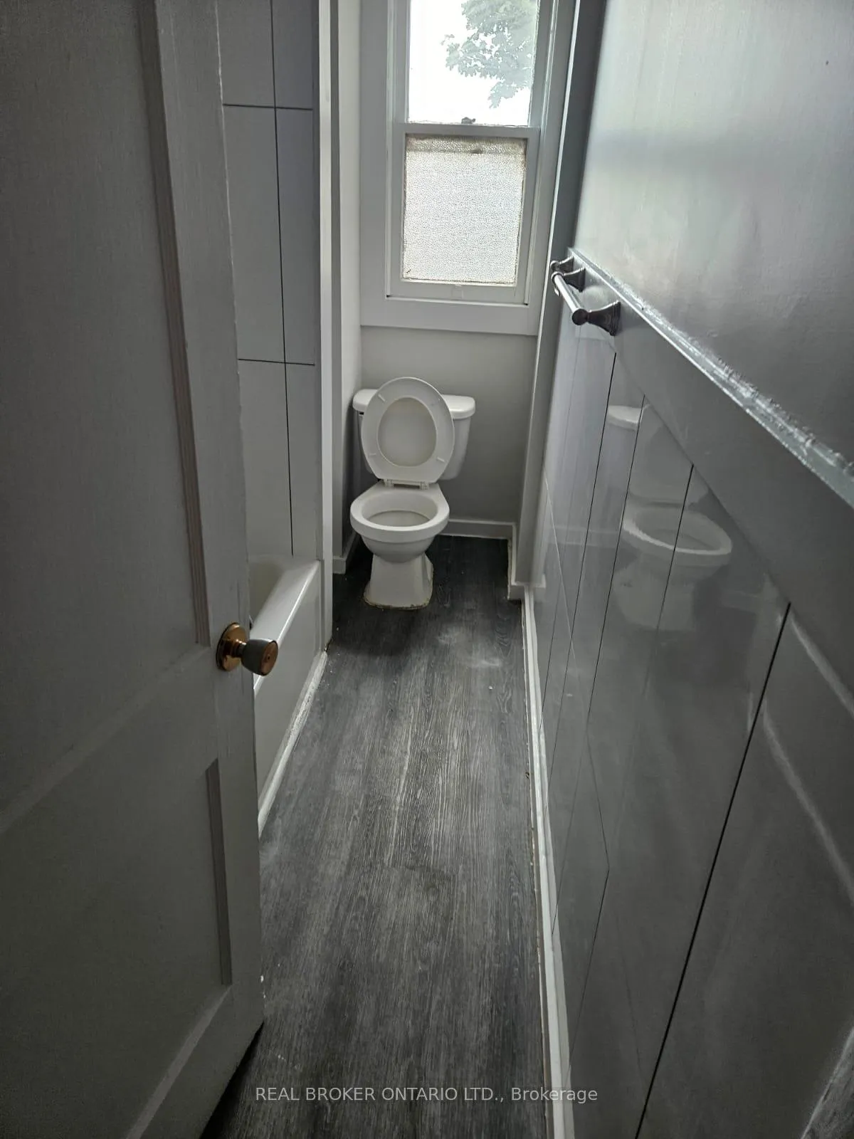 Photo 11 of Unit 6, 985 Main Street E, Hamilton, Crown Point — HOMEH