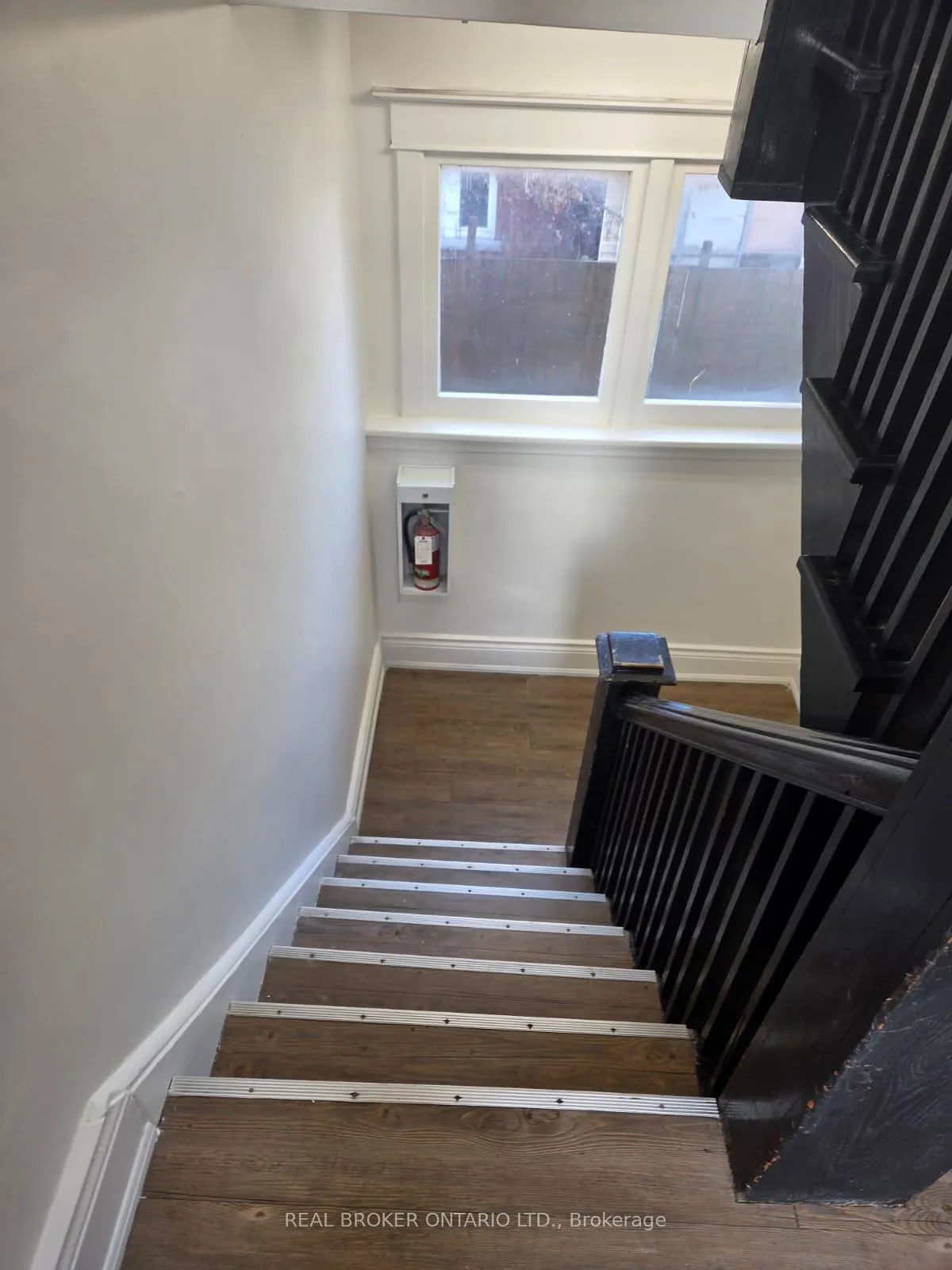 Photo 12 of Unit 6, 985 Main Street E, Hamilton, Crown Point — HOMEH