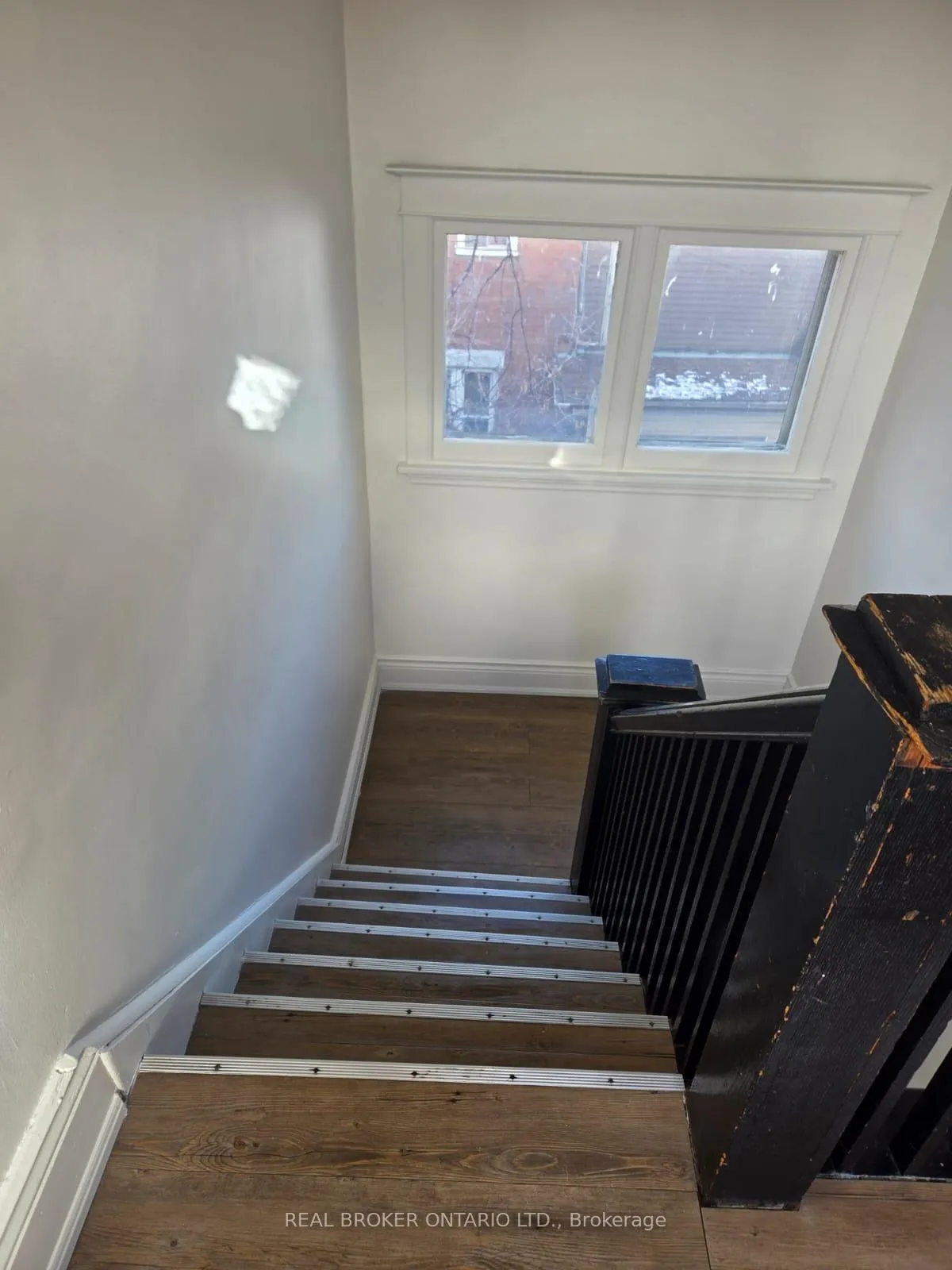 Photo 13 of Unit 6, 985 Main Street E, Hamilton, Crown Point — HOMEH