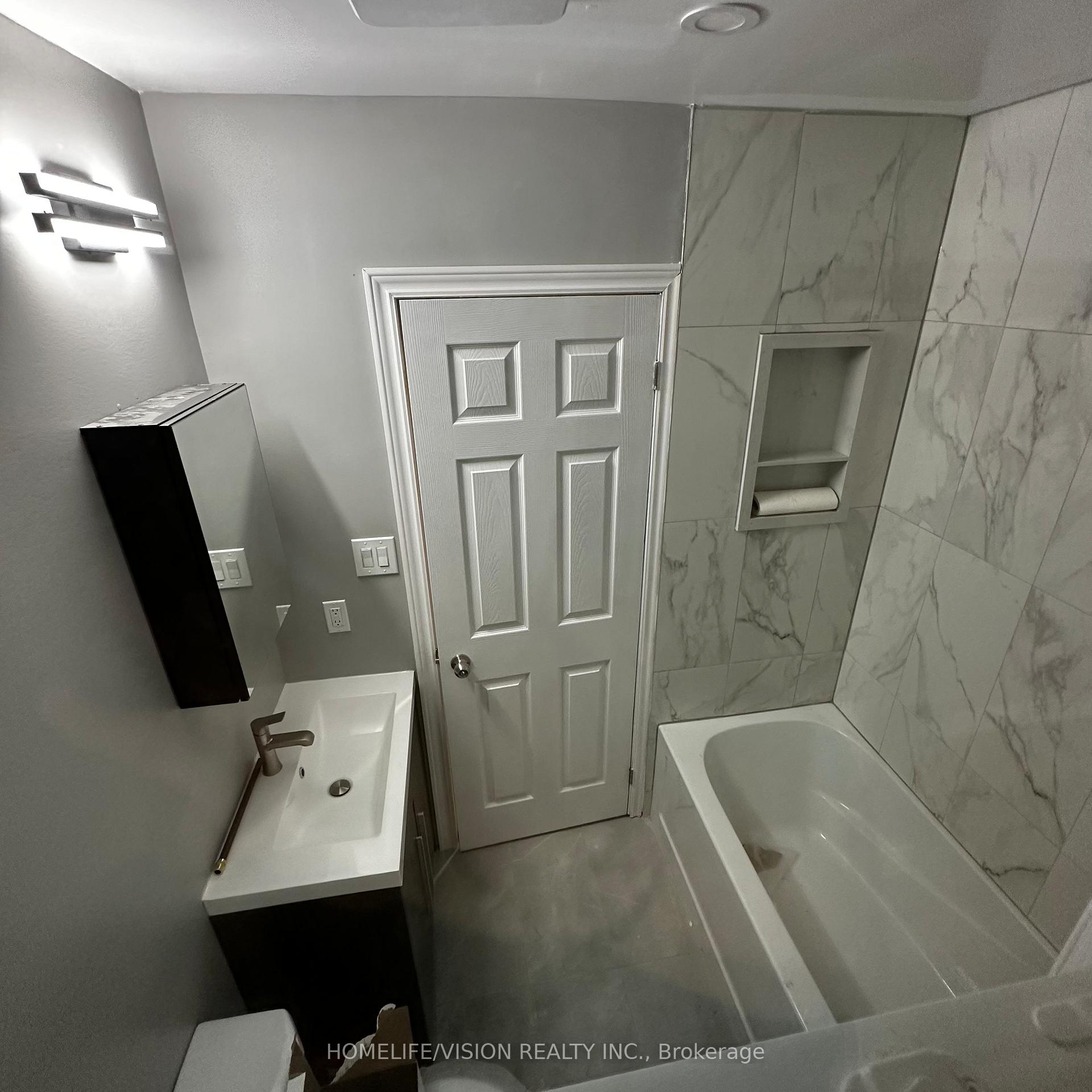 Photo 4 of 2877A St Clair Avenue E, Toronto, O'Connor-Parkview — HOMEH