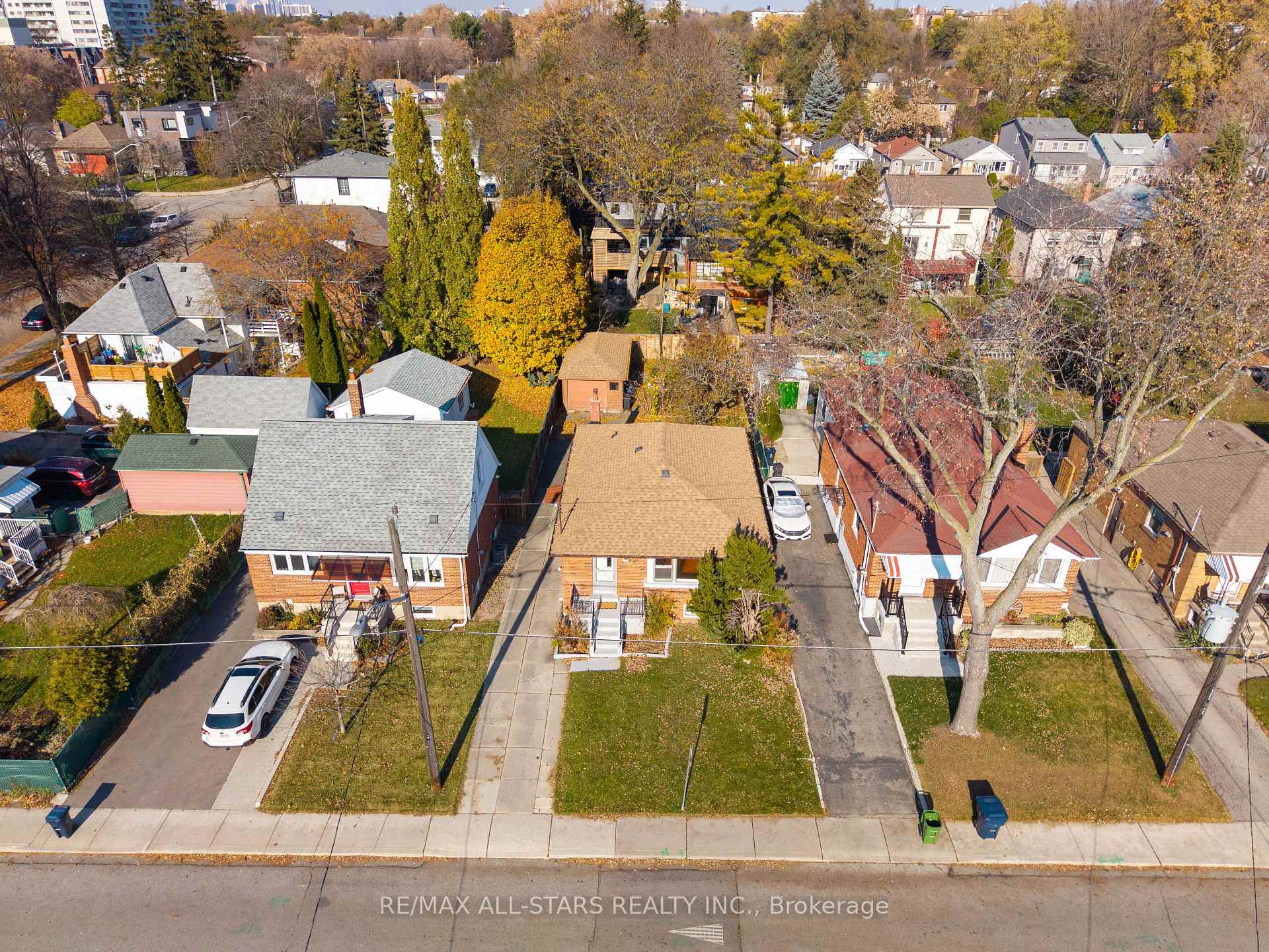 Photo 2 of 24 Donora Drive, Toronto, Crescent Town — HOMEH