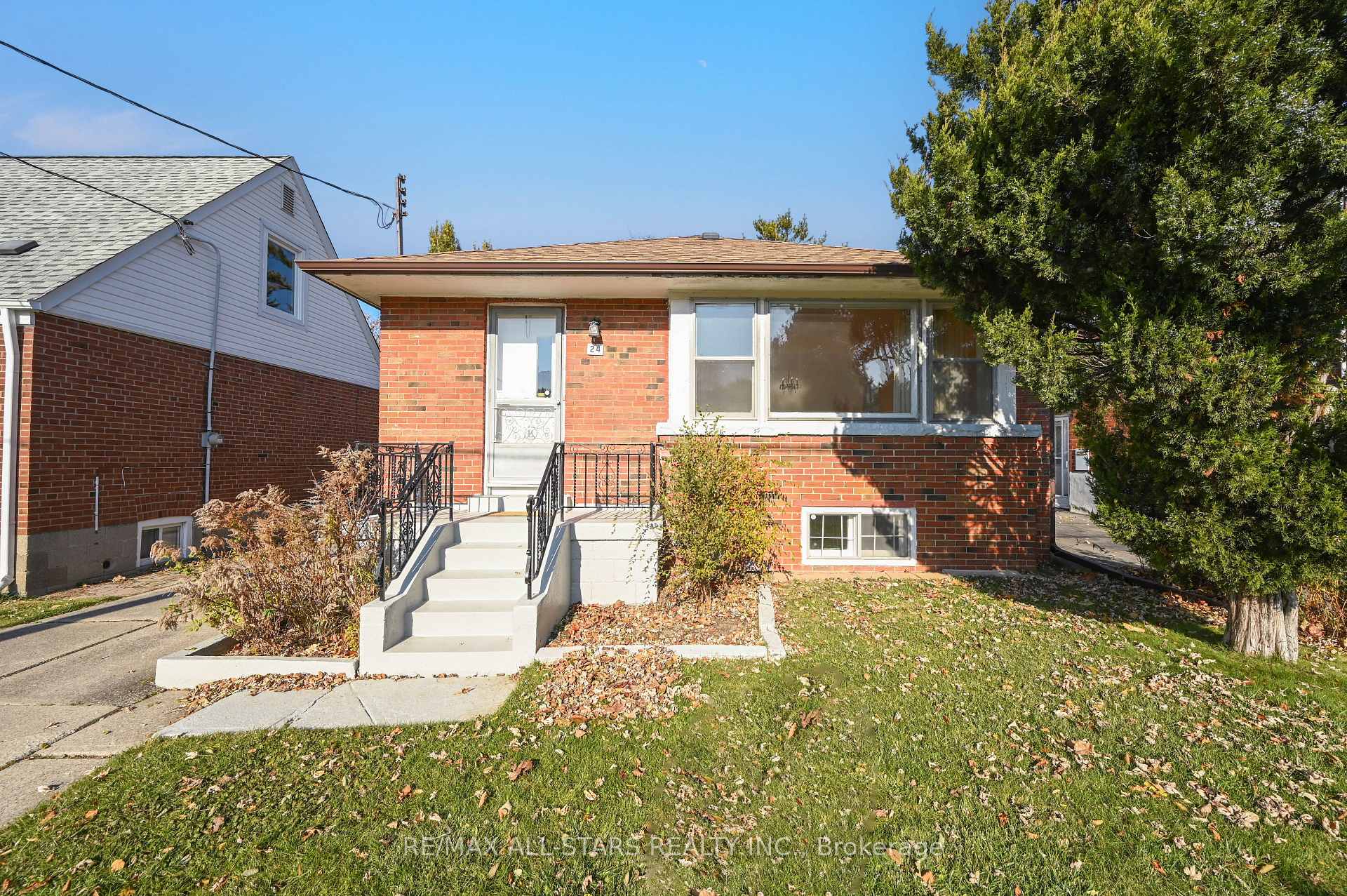Photo 6 of 24 Donora Drive, Toronto, Crescent Town — HOMEH
