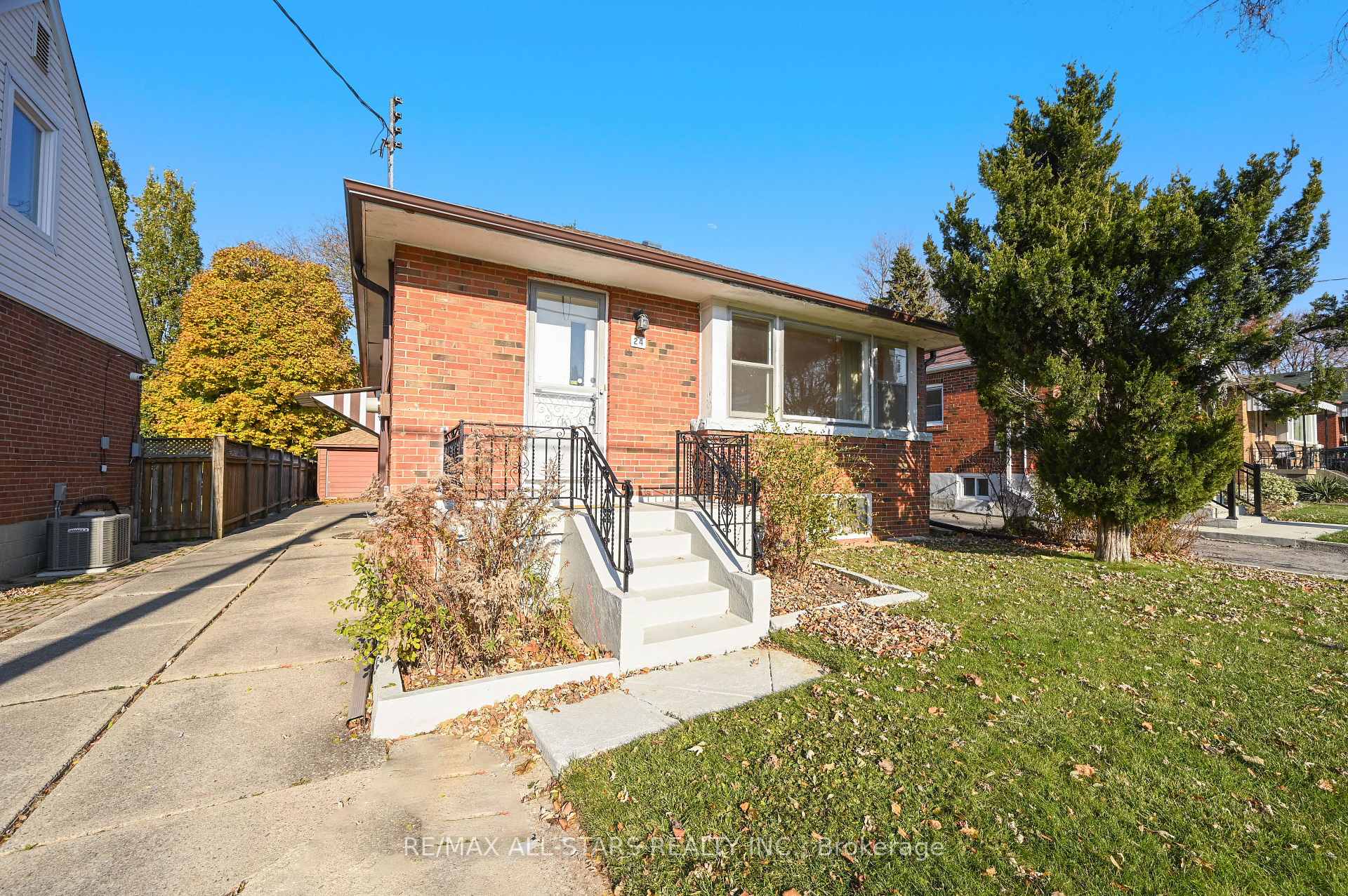 Photo 8 of 24 Donora Drive, Toronto, Crescent Town — HOMEH