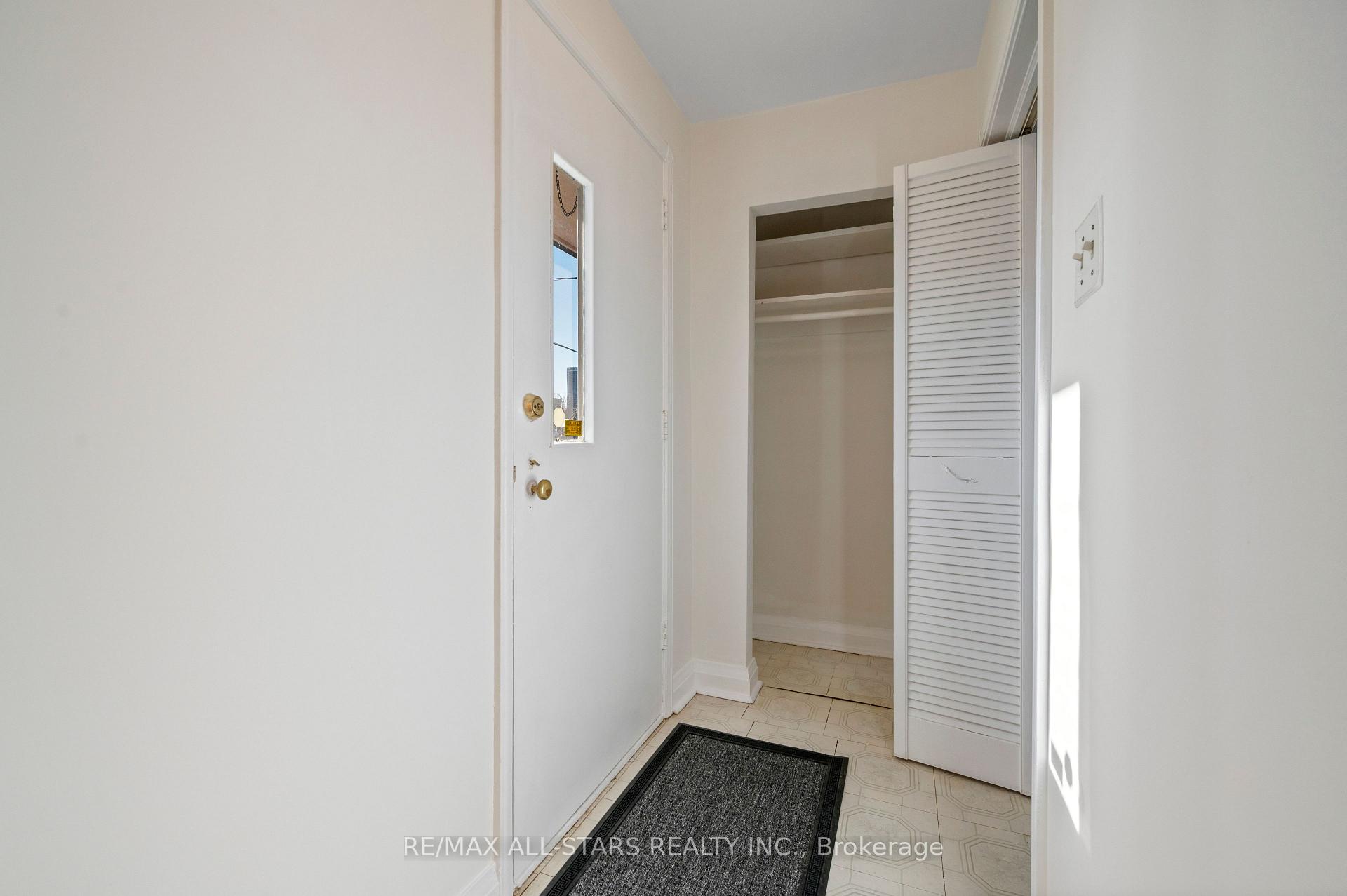 Photo 9 of 24 Donora Drive, Toronto, Crescent Town — HOMEH