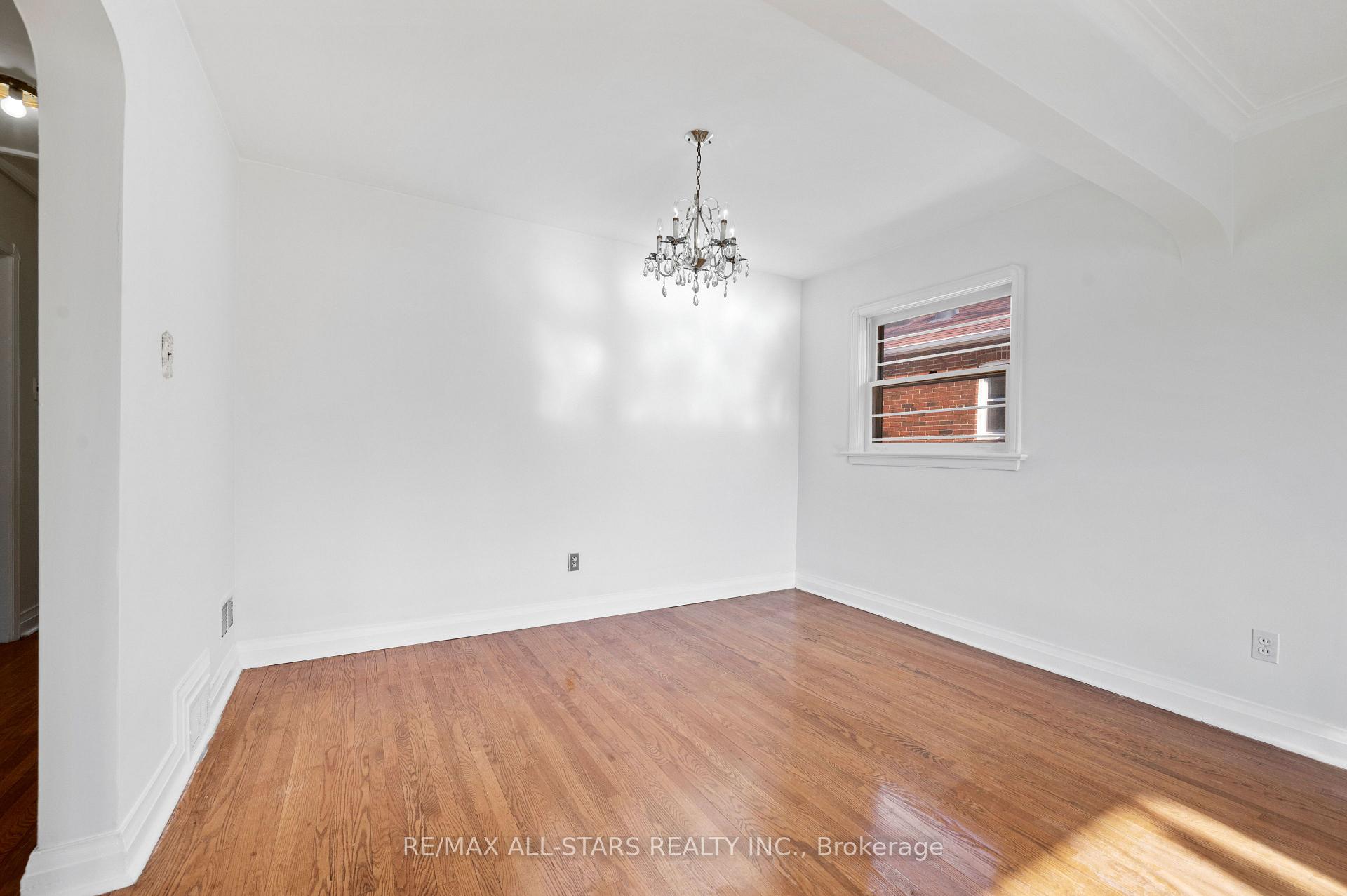 Photo 13 of 24 Donora Drive, Toronto, Crescent Town — HOMEH