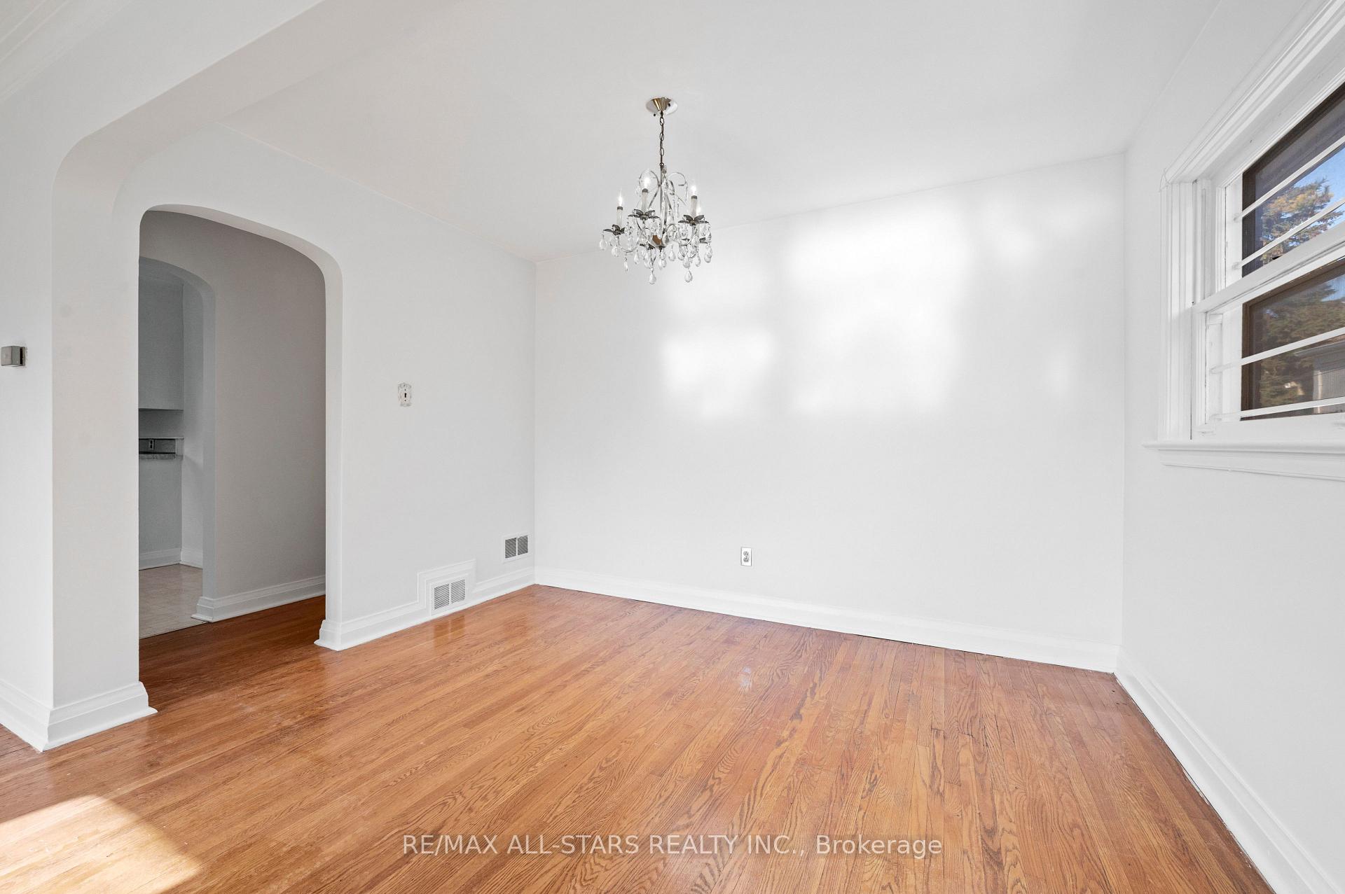 Photo 14 of 24 Donora Drive, Toronto, Crescent Town — HOMEH