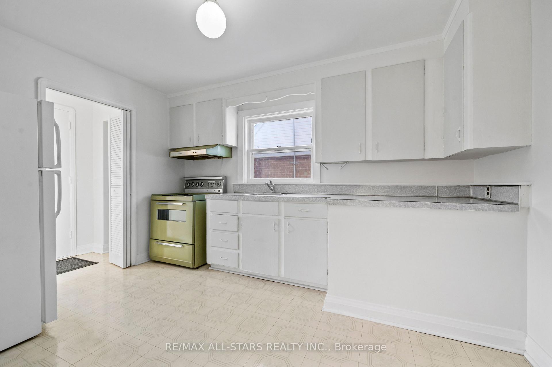 Photo 17 of 24 Donora Drive, Toronto, Crescent Town — HOMEH