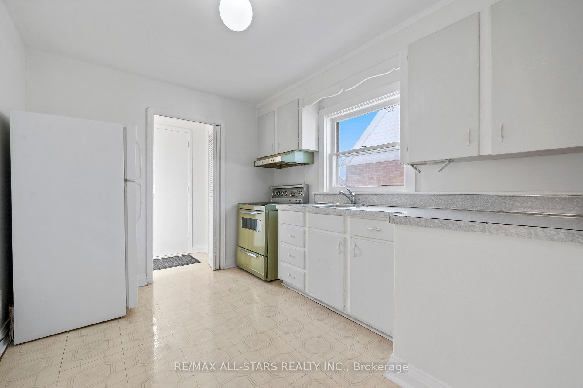 Photo 19 of 24 Donora Drive, Toronto, Crescent Town — HOMEH
