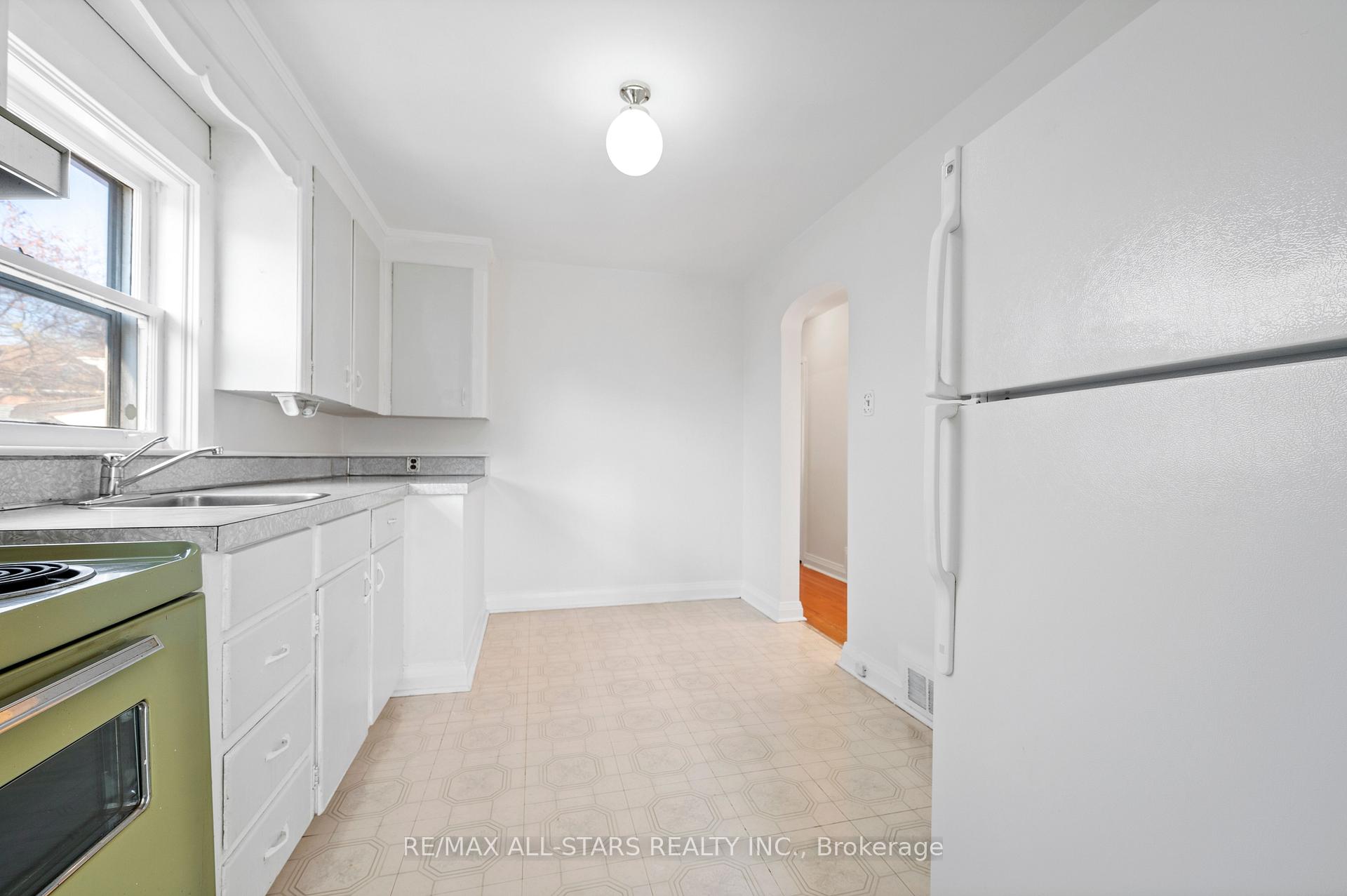 Photo 20 of 24 Donora Drive, Toronto, Crescent Town — HOMEH