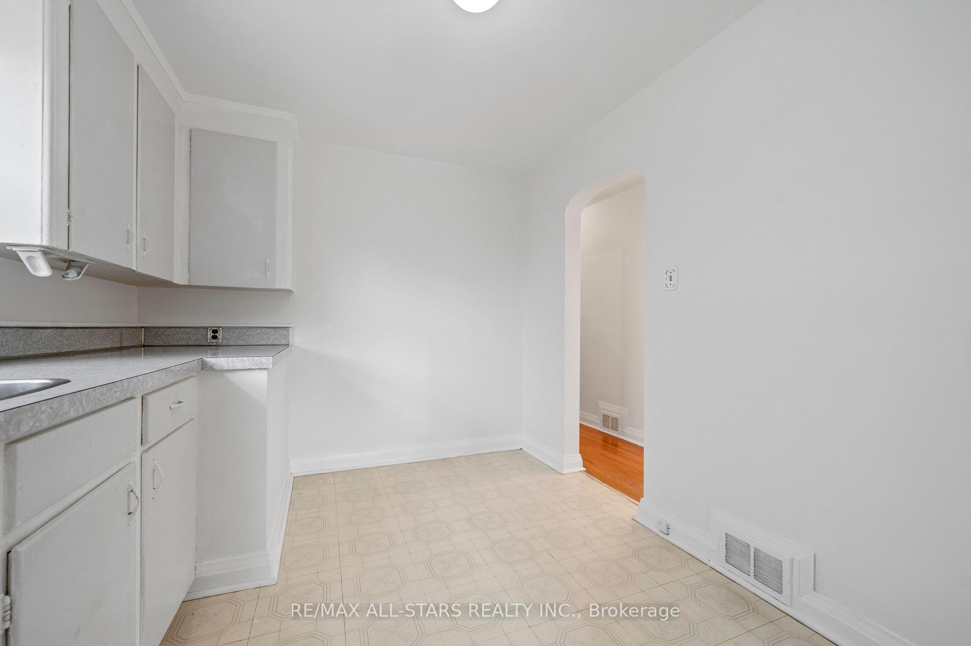 Photo 21 of 24 Donora Drive, Toronto, Crescent Town — HOMEH