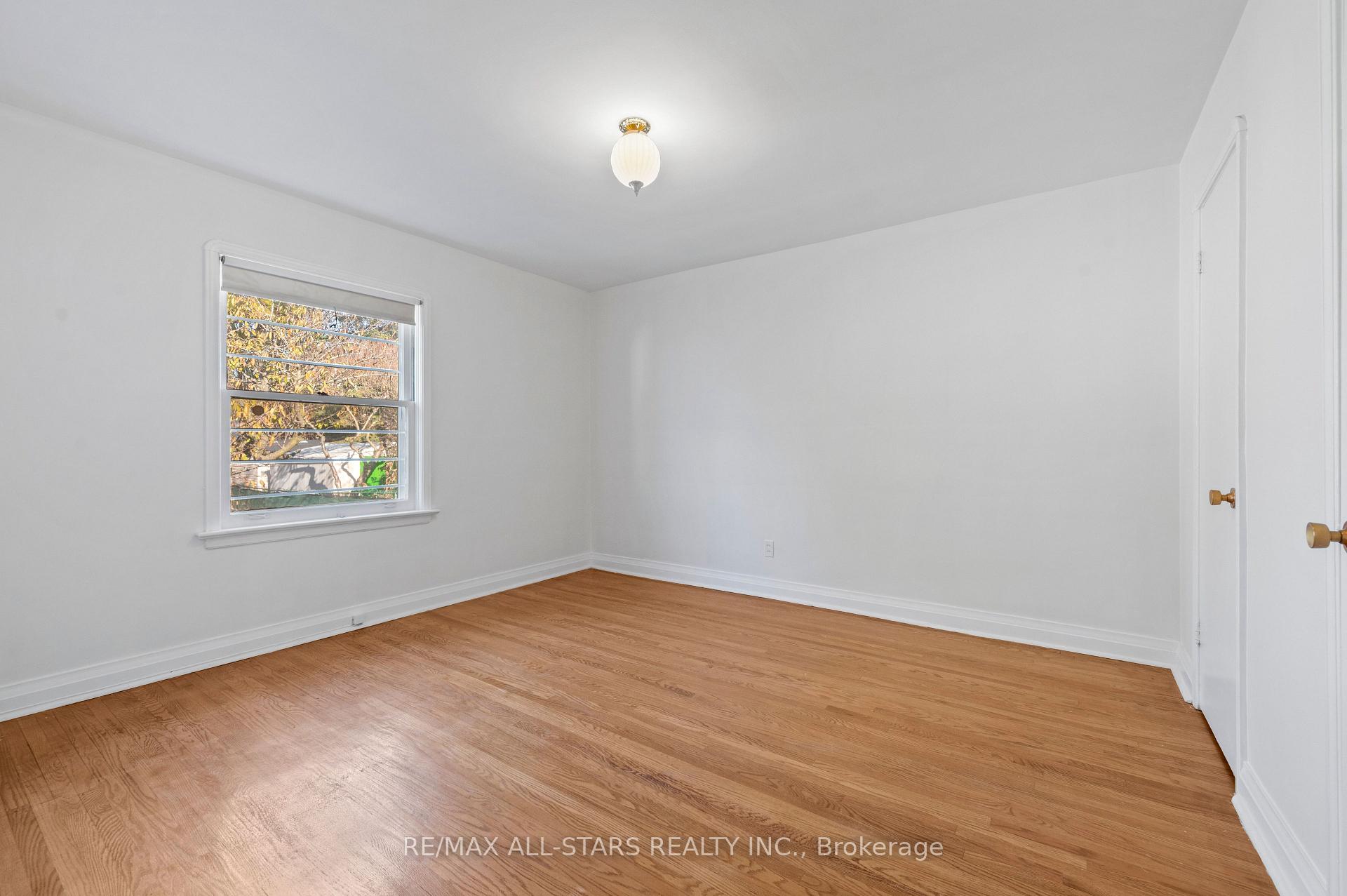 Photo 23 of 24 Donora Drive, Toronto, Crescent Town — HOMEH